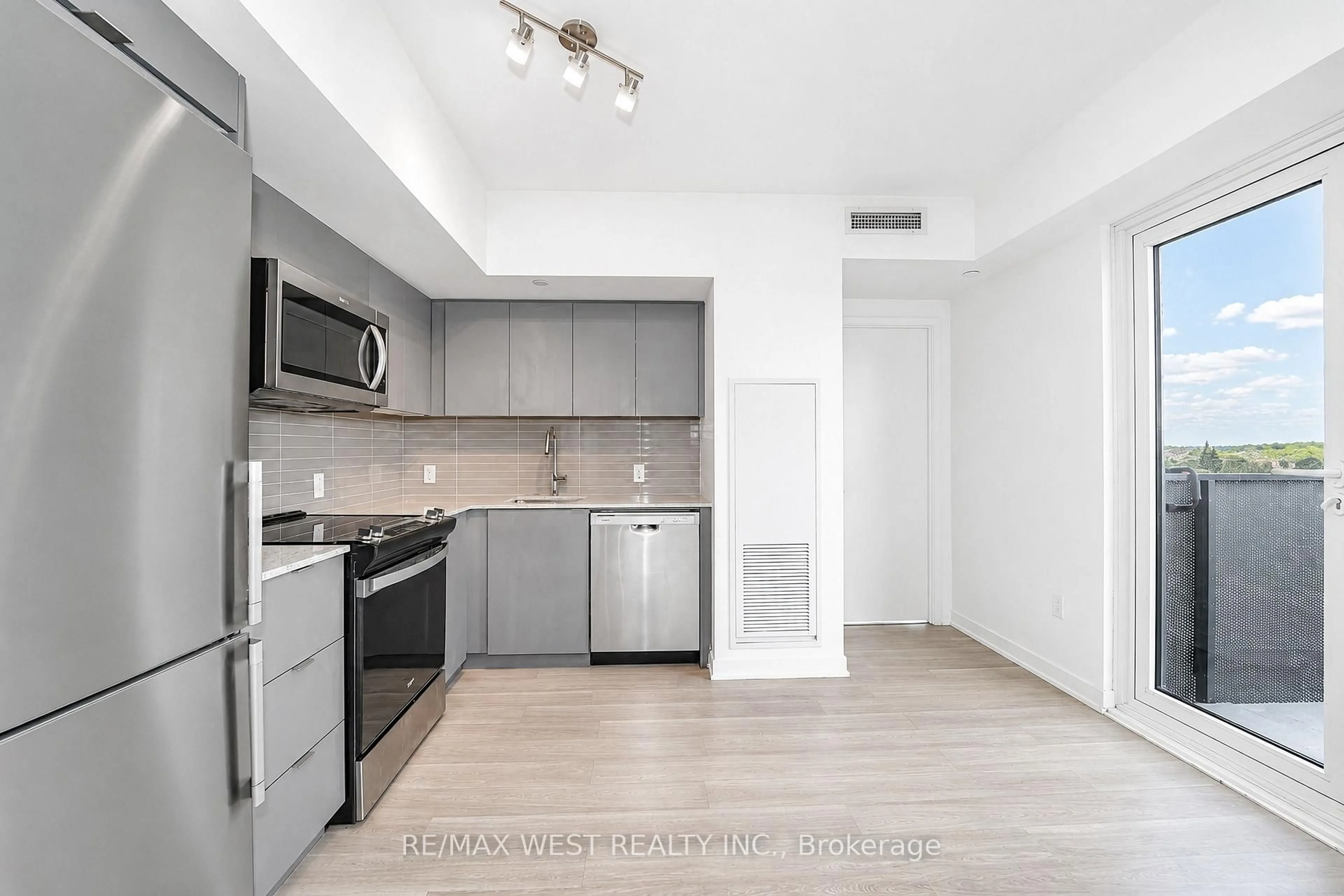 Standard kitchen, unknown for 500 Wilson Ave #721, Toronto Ontario M3H 5Y9