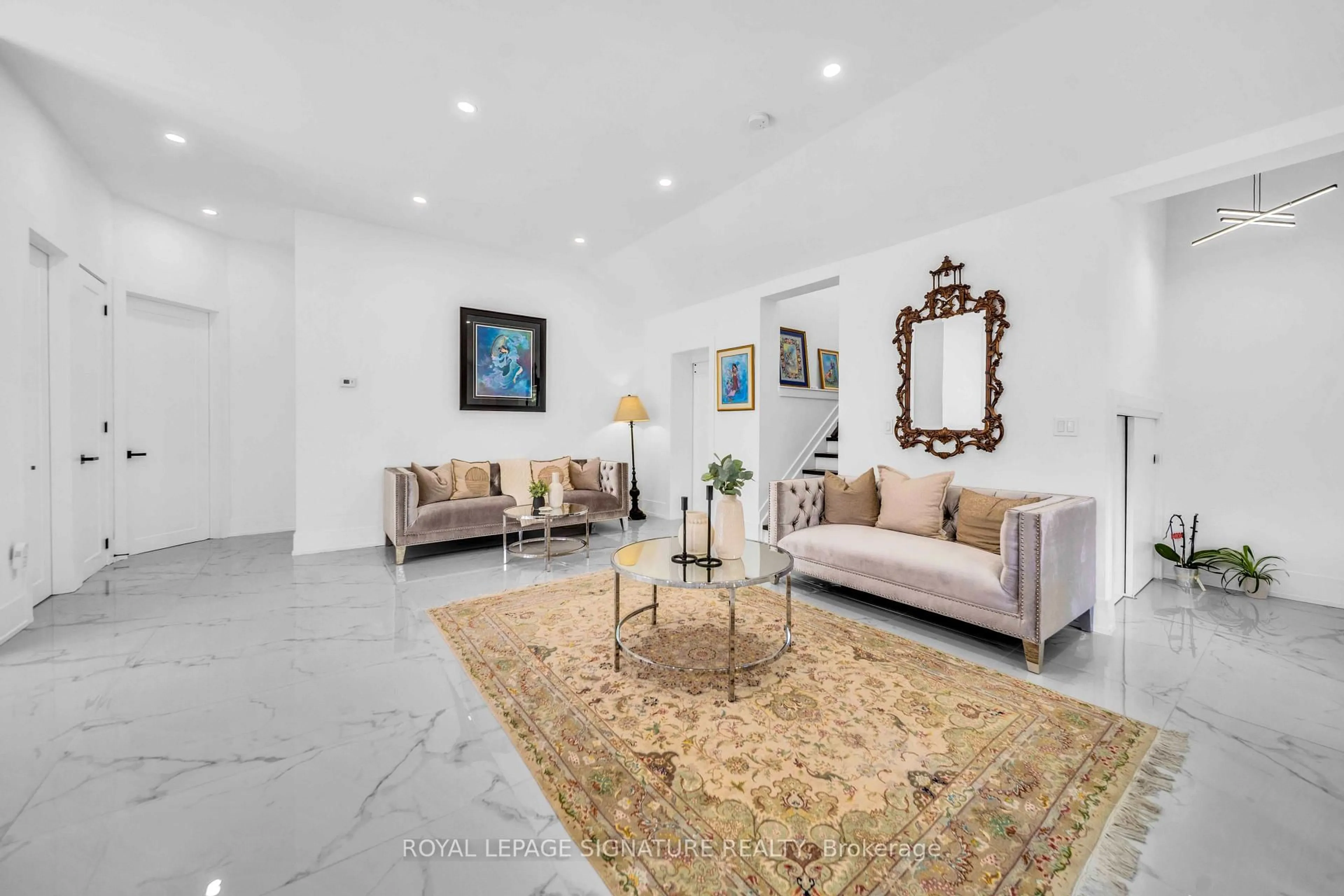 Indoor foyer for 3 Pamcrest Dr, Toronto Ontario M2M 2L9