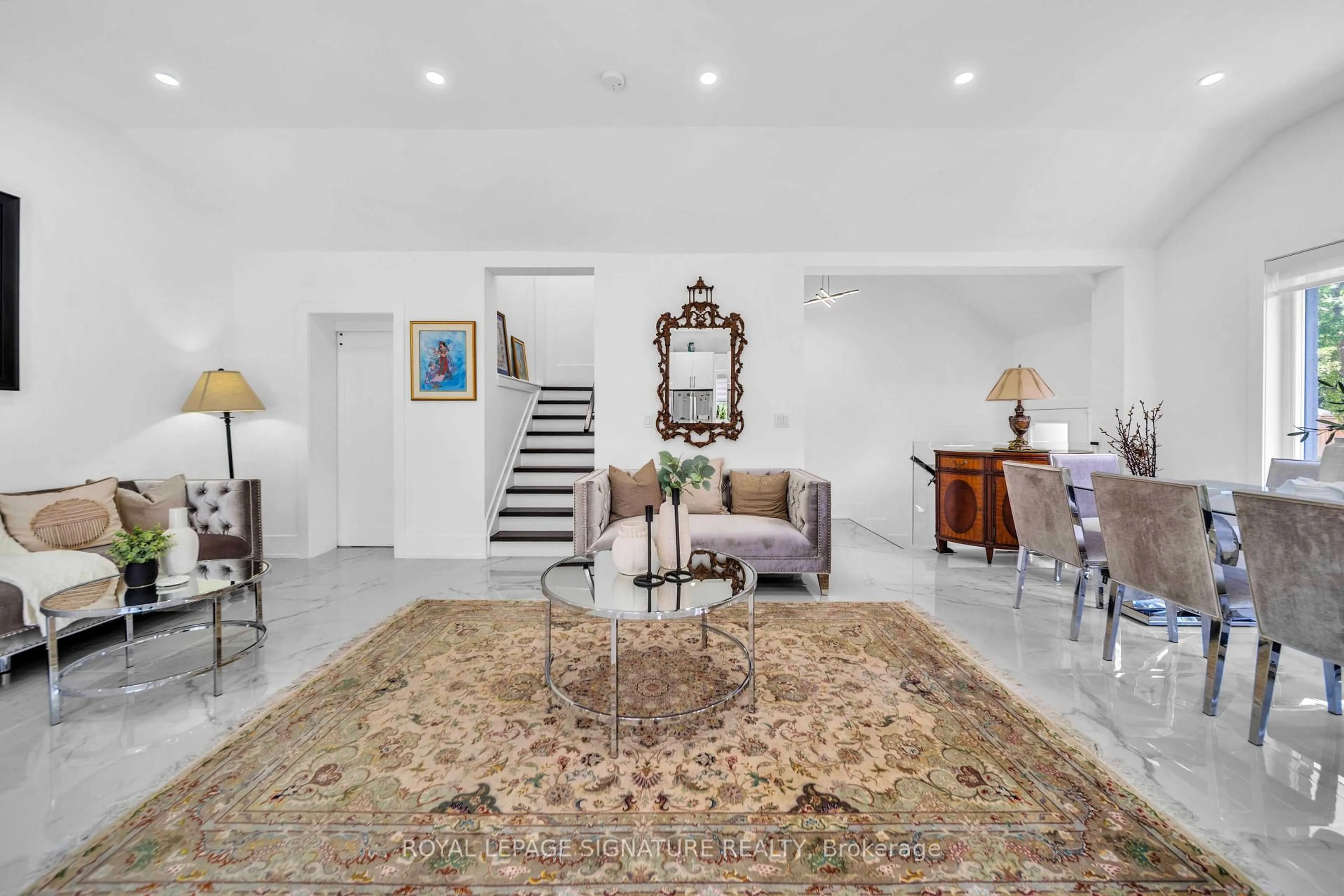 Indoor foyer for 3 Pamcrest Dr, Toronto Ontario M2M 2L9