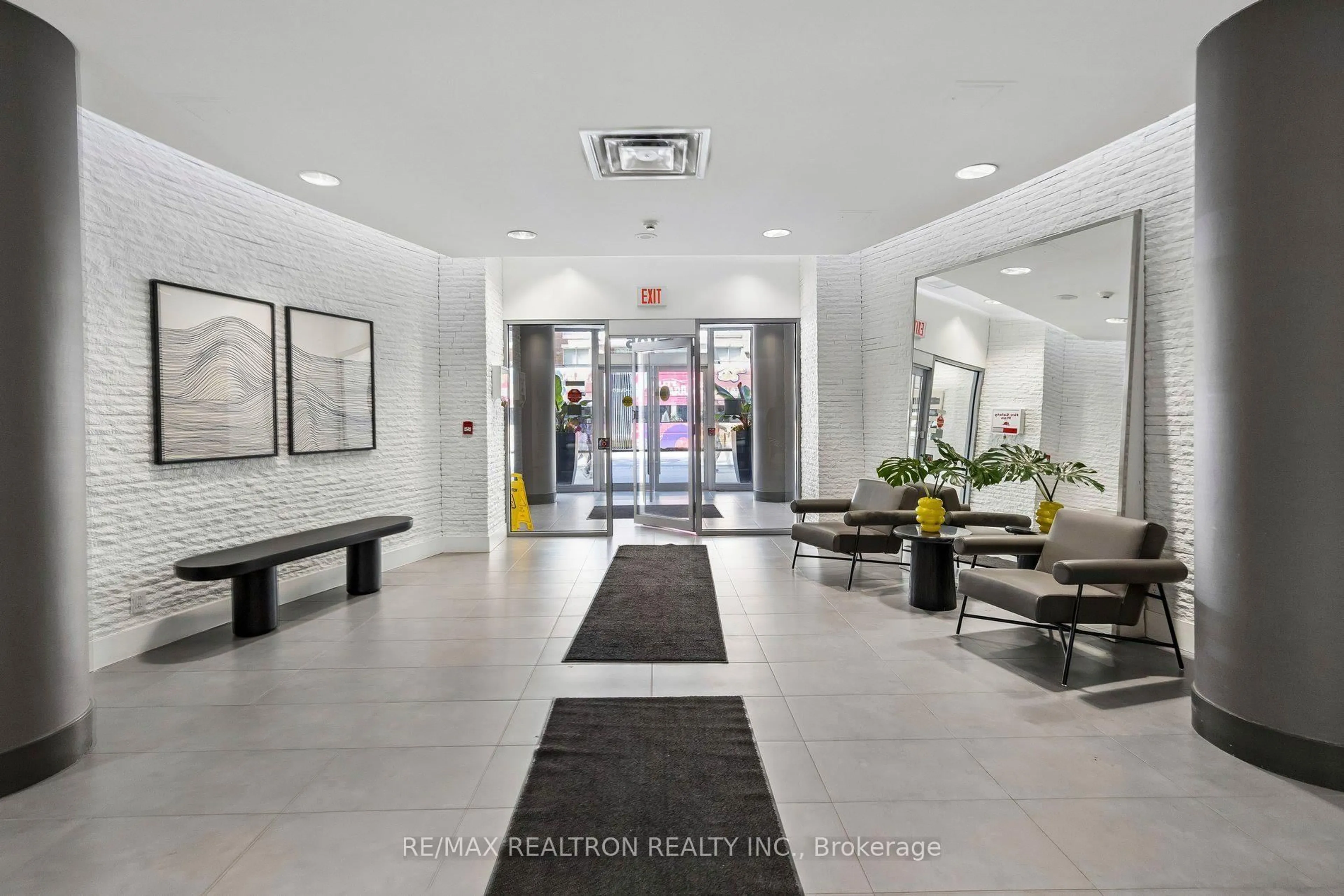 Lobby for 1005 King St #512, Toronto Ontario M6K 3M8