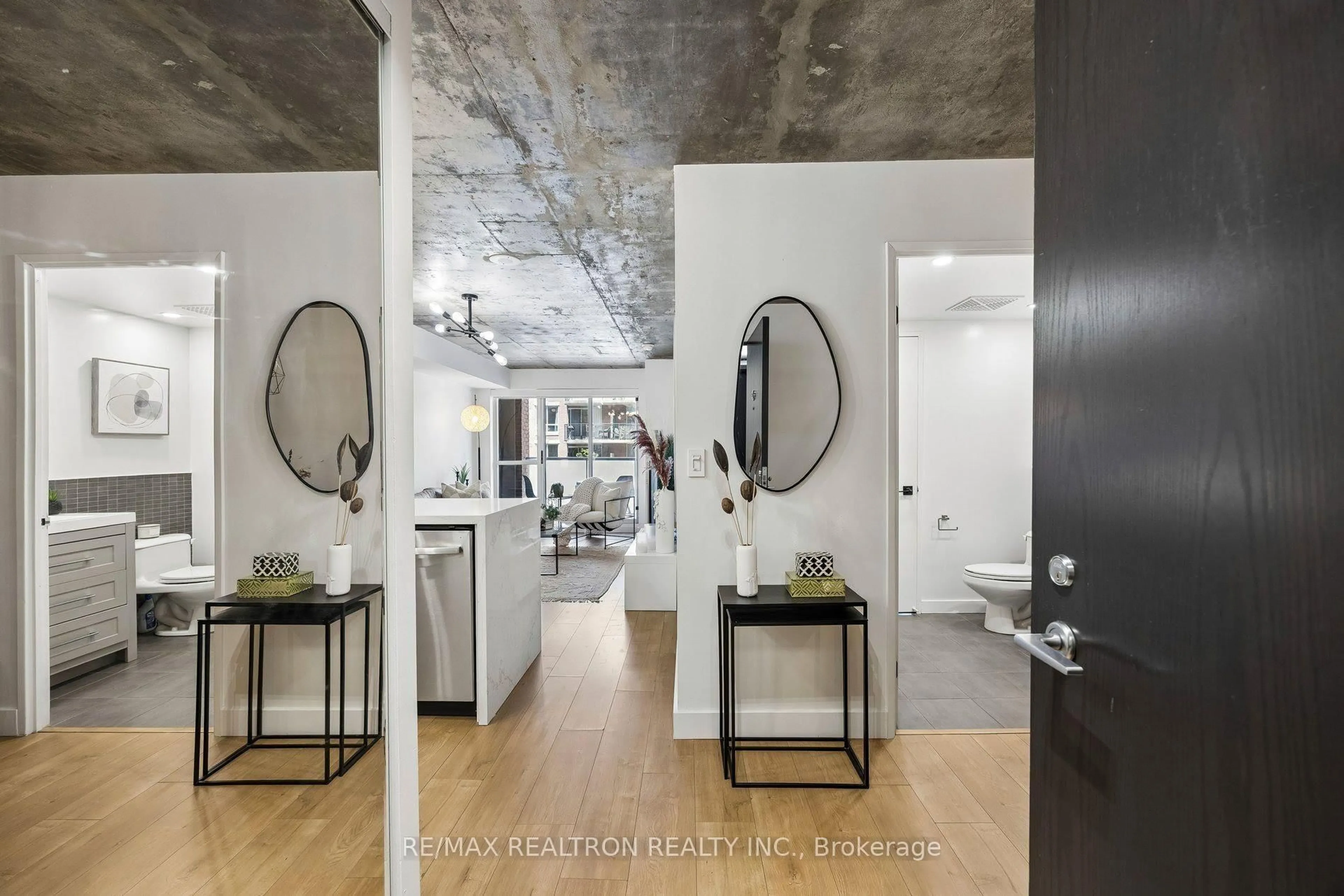 Contemporary bathroom, cement floor for 1005 King St #512, Toronto Ontario M6K 3M8