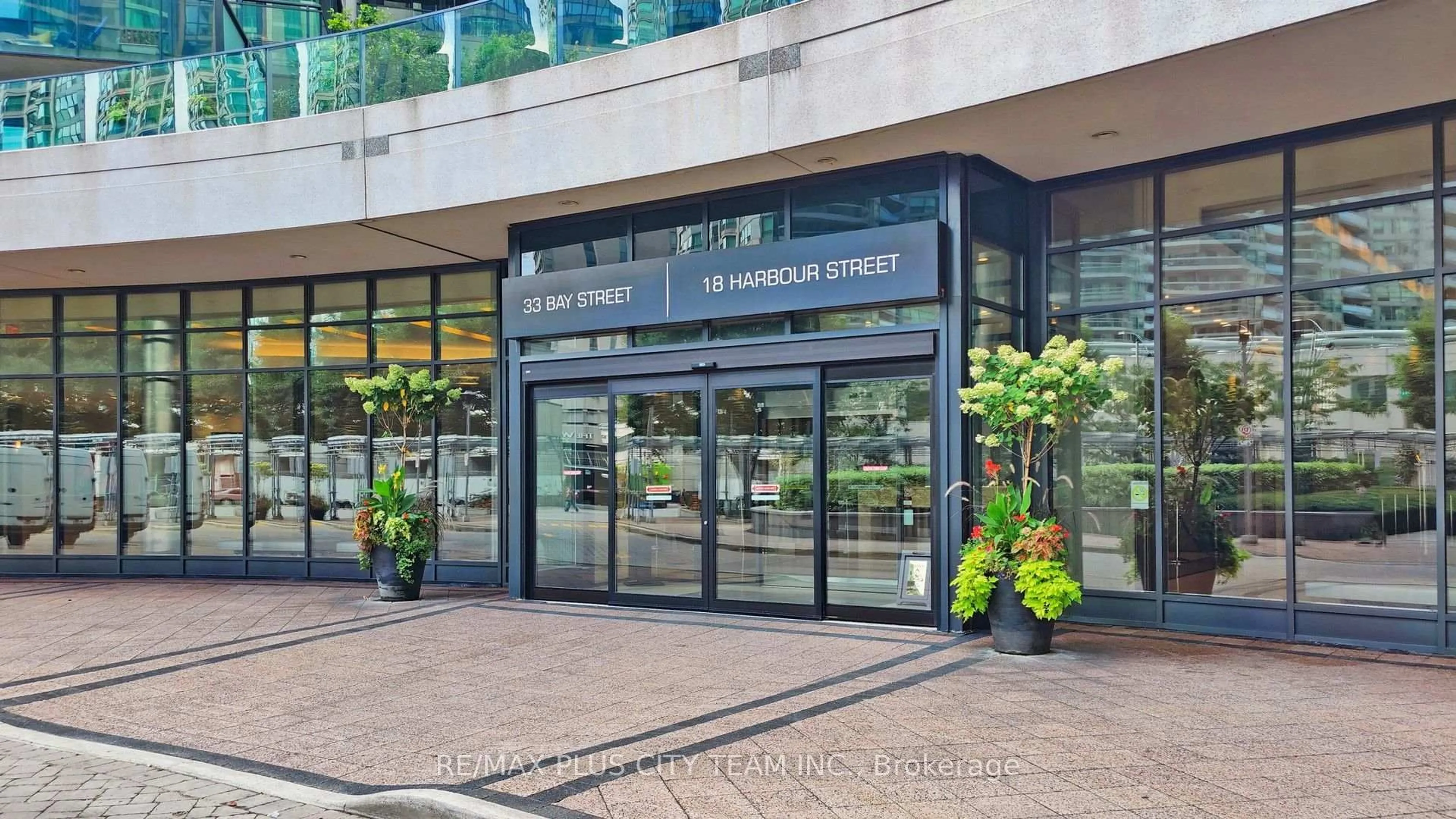 Indoor foyer for 16 Harbour St #4302, Toronto Ontario M5J 2Z7