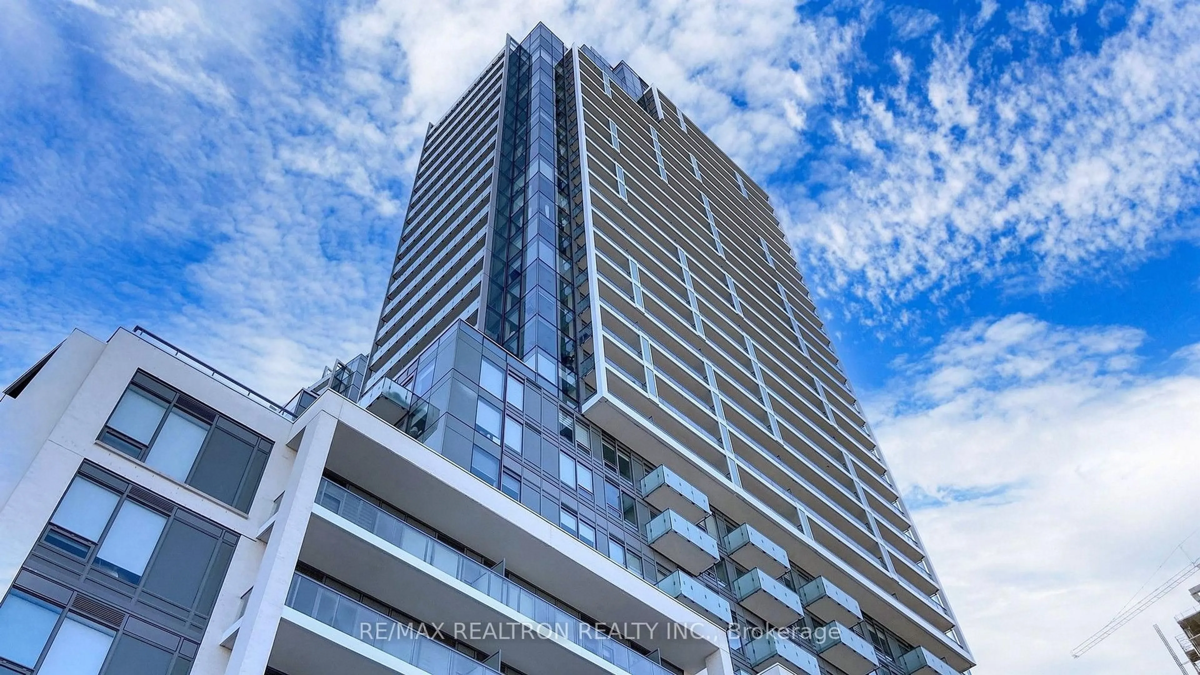 A pic from outside/outdoor area/front of a property/back of a property/a pic from drone, building for 7 Golden Lion Hts #N1105, Toronto Ontario M2M 0C3