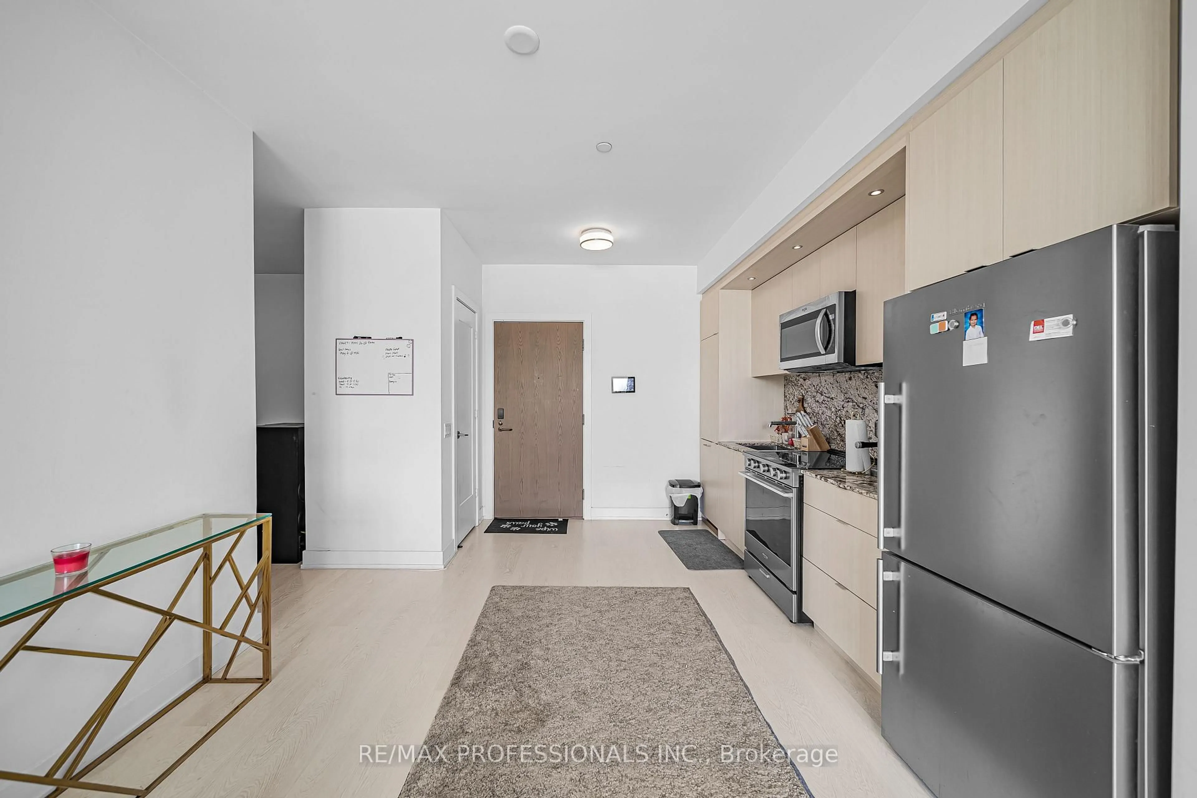 Standard kitchen, unknown for 30 Inn The Park Dr #407, Toronto Ontario M3C 0P7