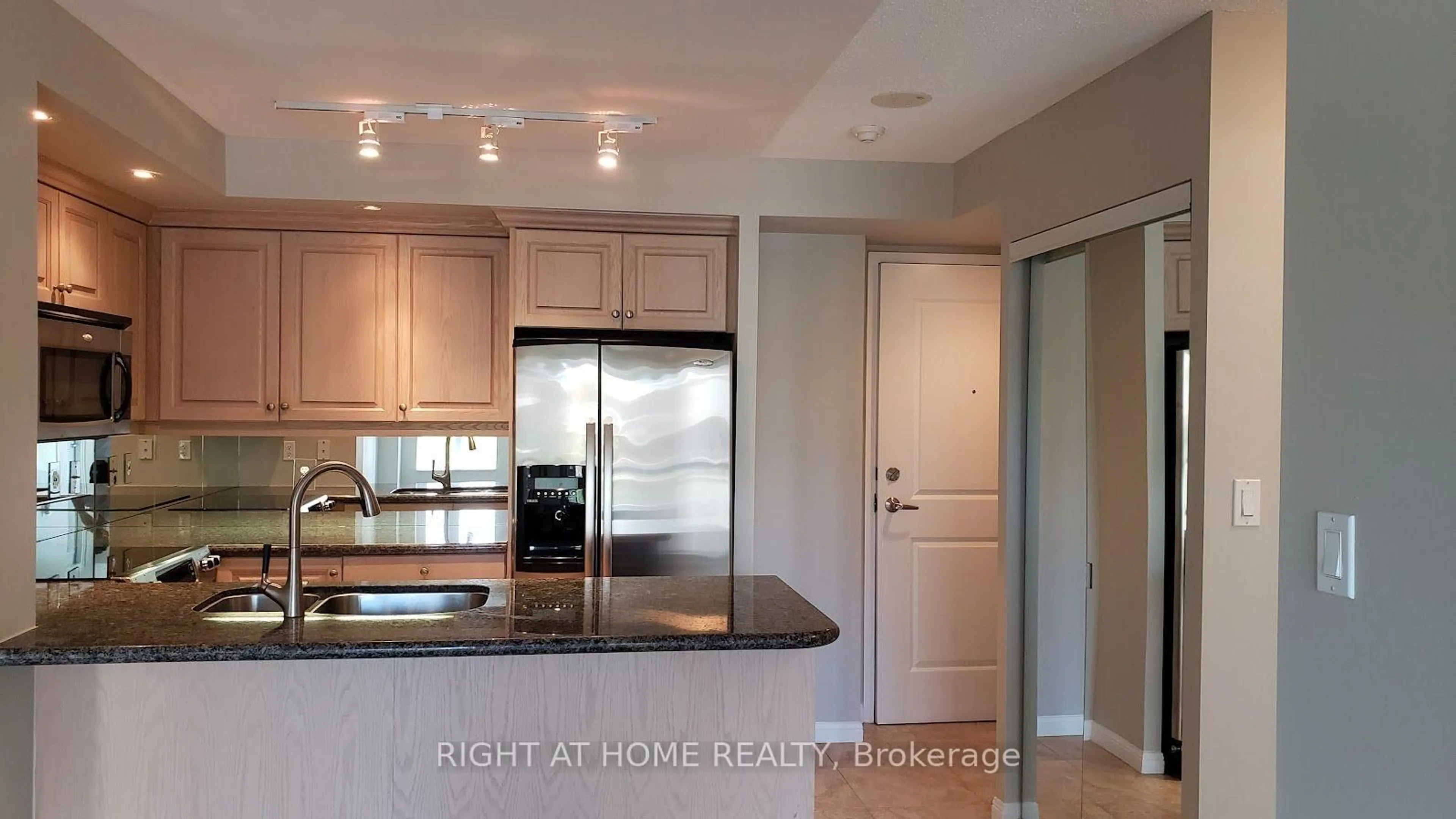 Open concept kitchen, unknown for 900 Mount Pleasant Rd #327, Toronto Ontario M4P 3J9
