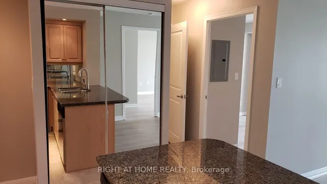900 Mount Pleasant Rd #327, Toronto 5