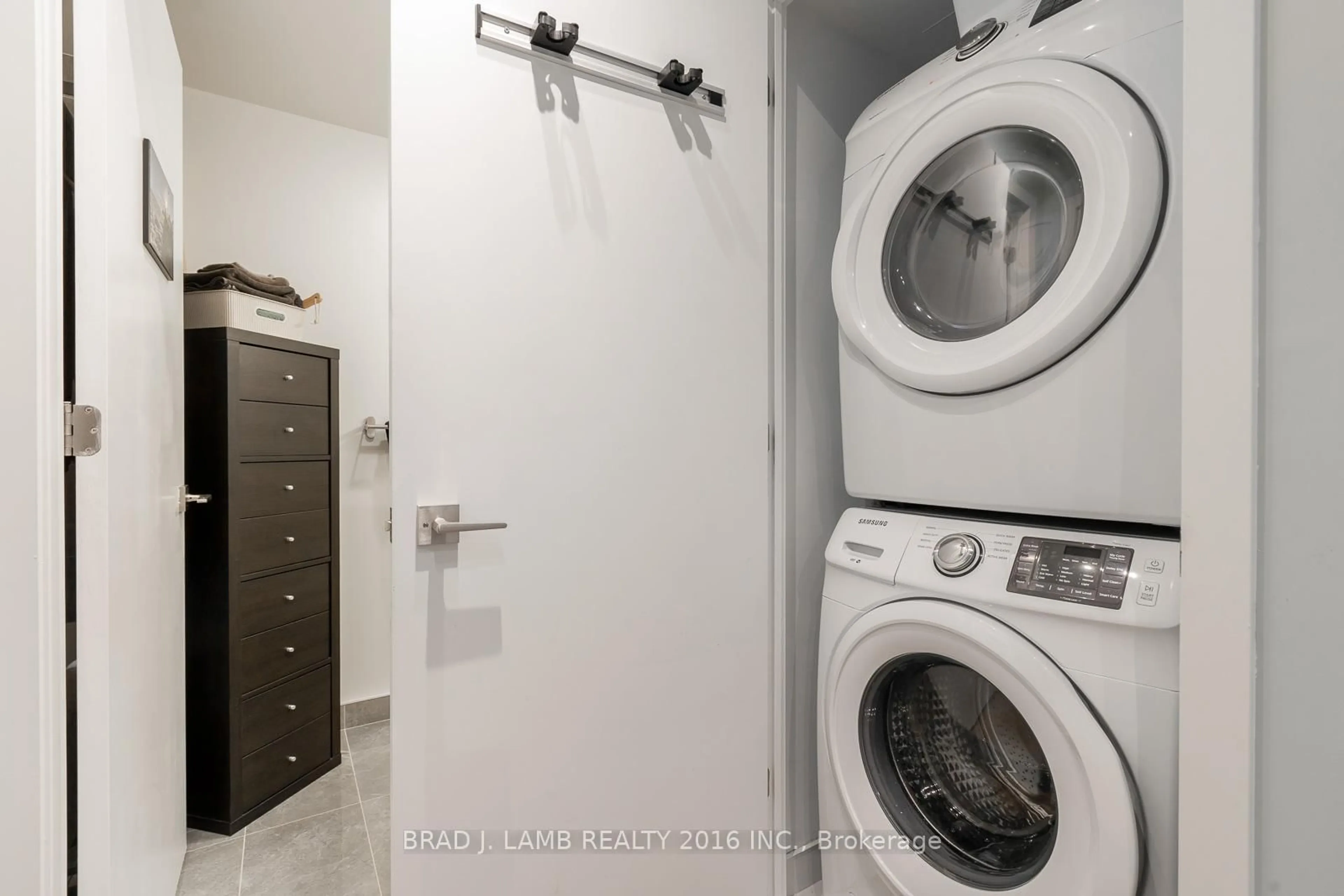 Laundry room for 55 Ontario St #607, Toronto Ontario M5A 0T8
