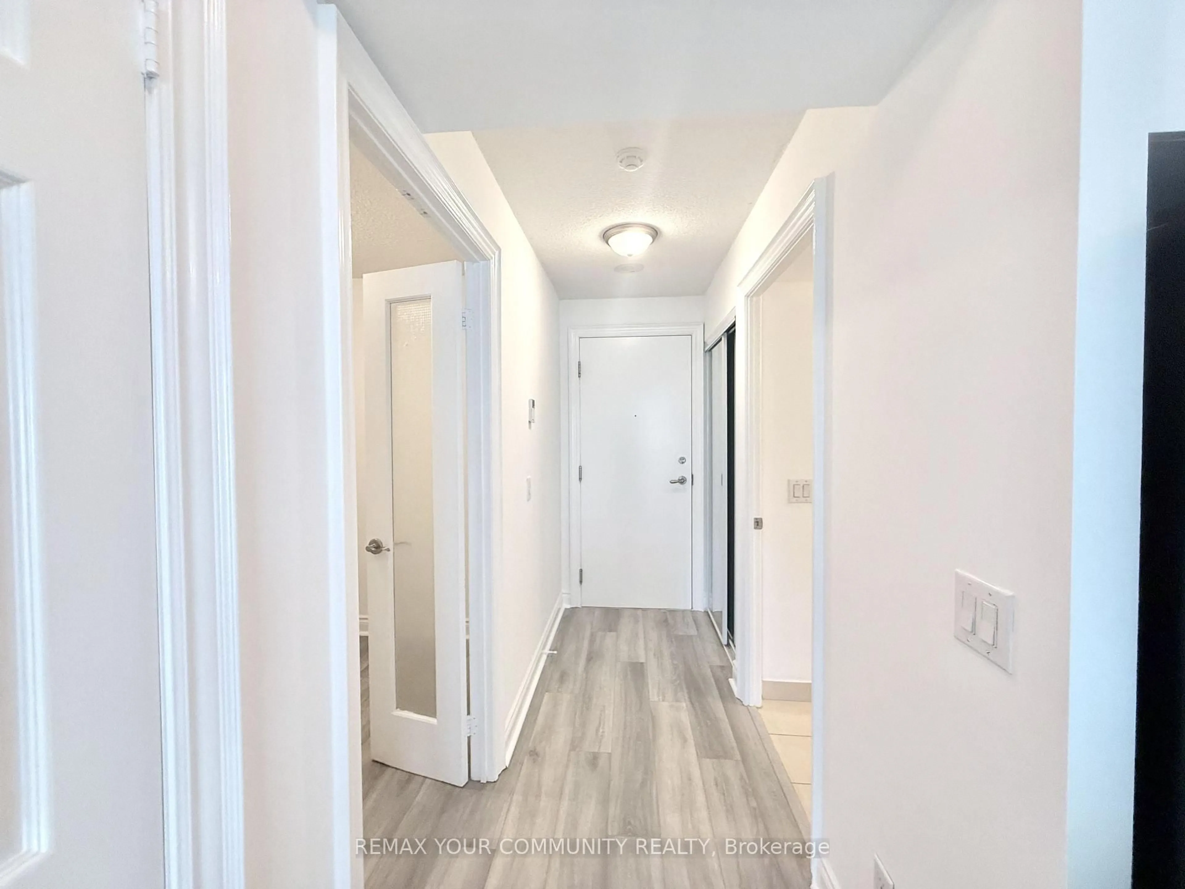 Indoor entryway for 25 Greenview Ave #622, Toronto Ontario M2M 0A5