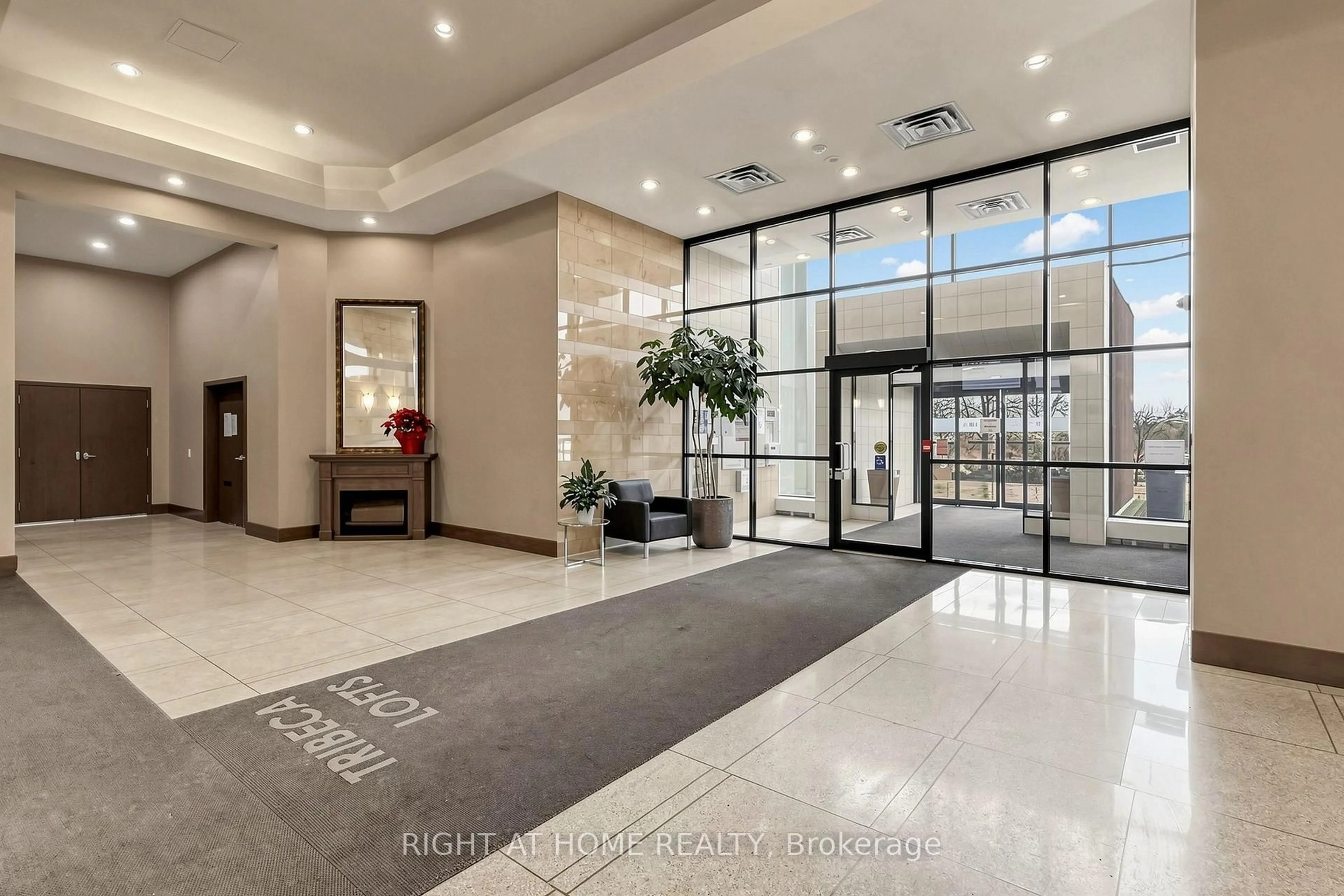 Indoor foyer for 797 Don Mills Rd #1104, Toronto Ontario M3C 1V2