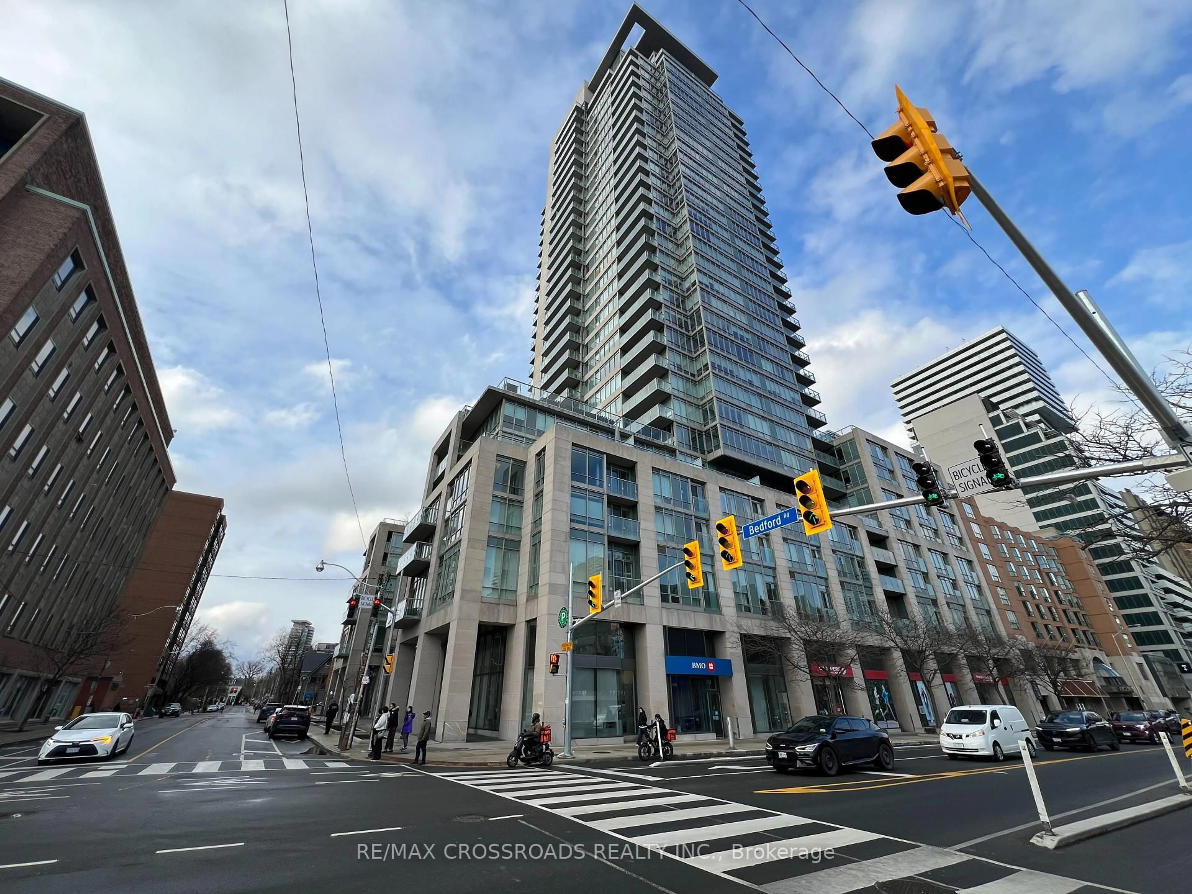 Indoor foyer for 1 Bedford Rd #3003, Toronto Ontario M5R 2B5