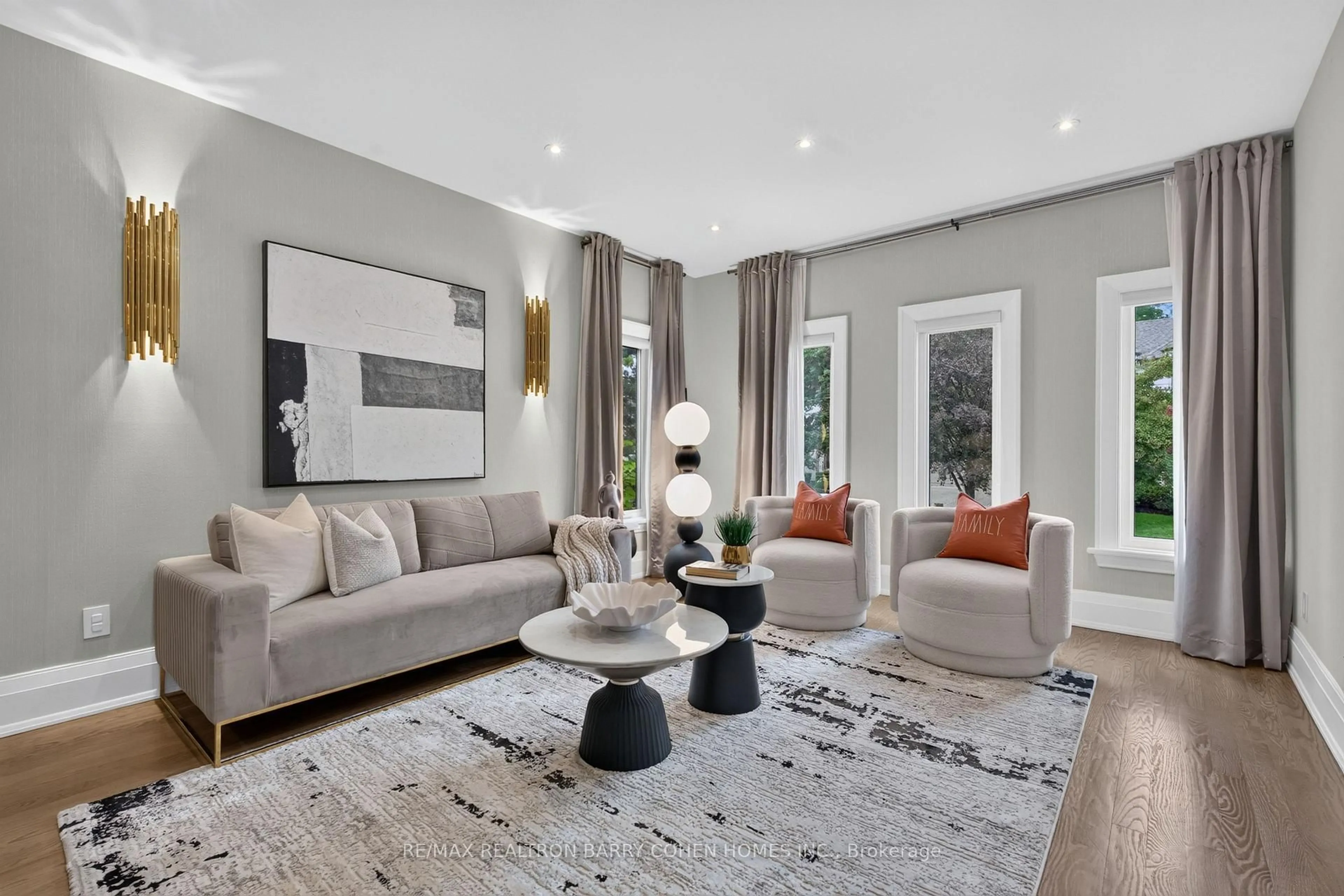 Living room with furniture, unknown for 33 Munro Blvd, Toronto Ontario M2P 1C1