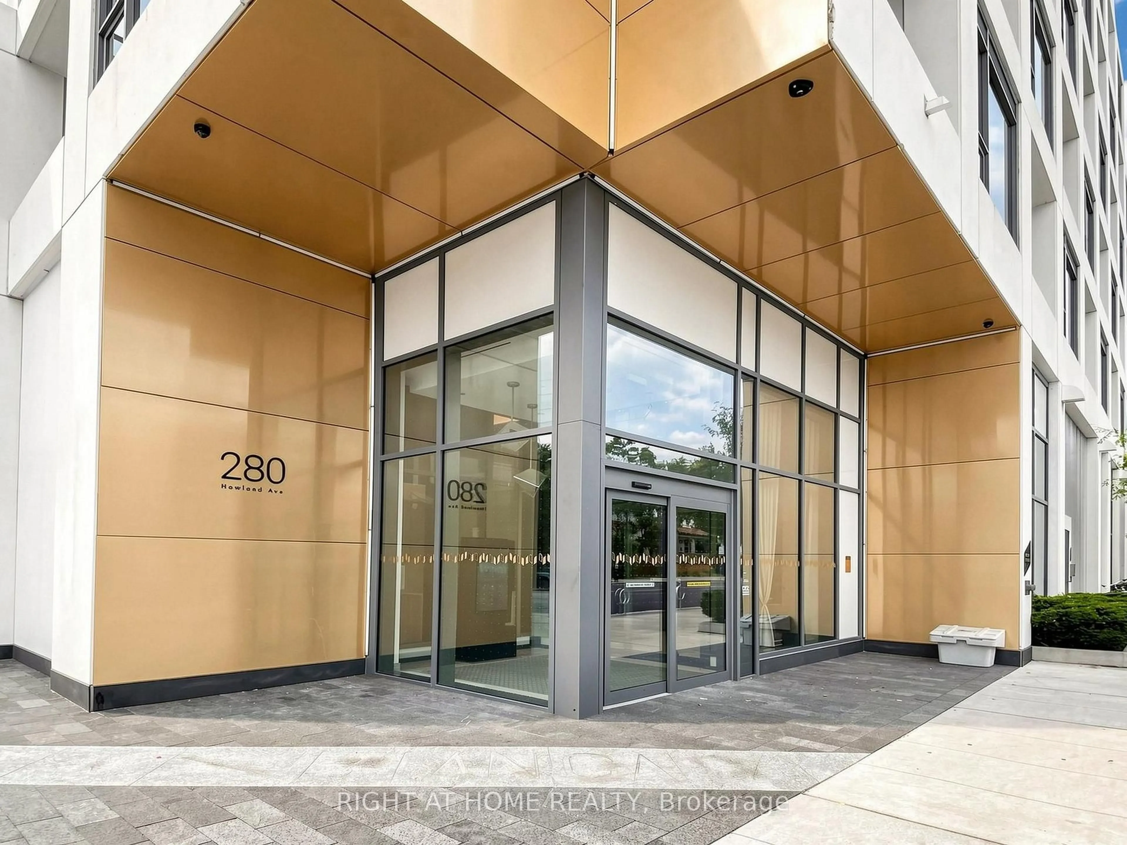 Indoor foyer for 280 Howland Ave #615, Toronto Ontario M5R 0C3