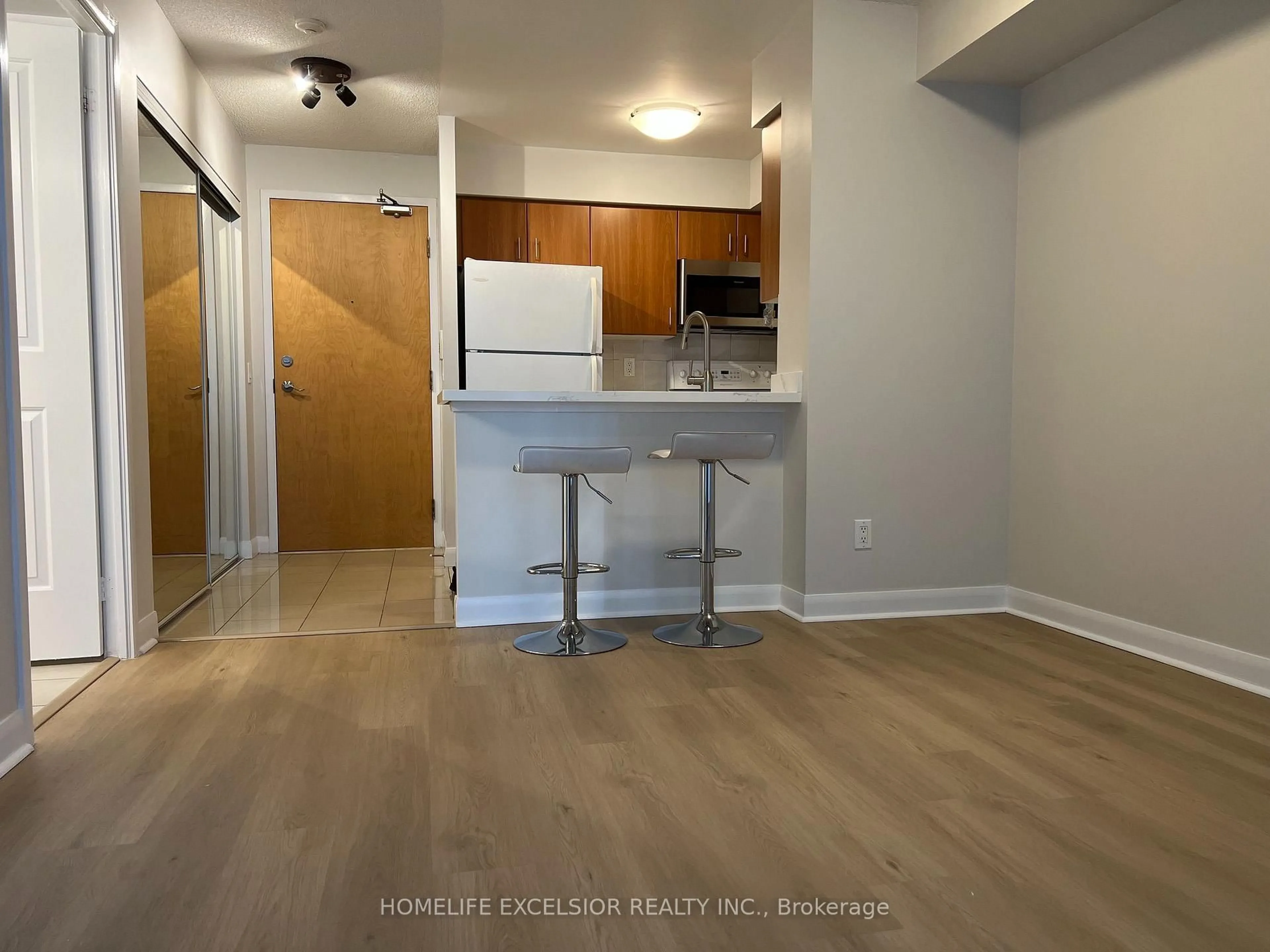 A pic of a room for 4968 Yonge St #1015, Toronto Ontario M2N 7G9