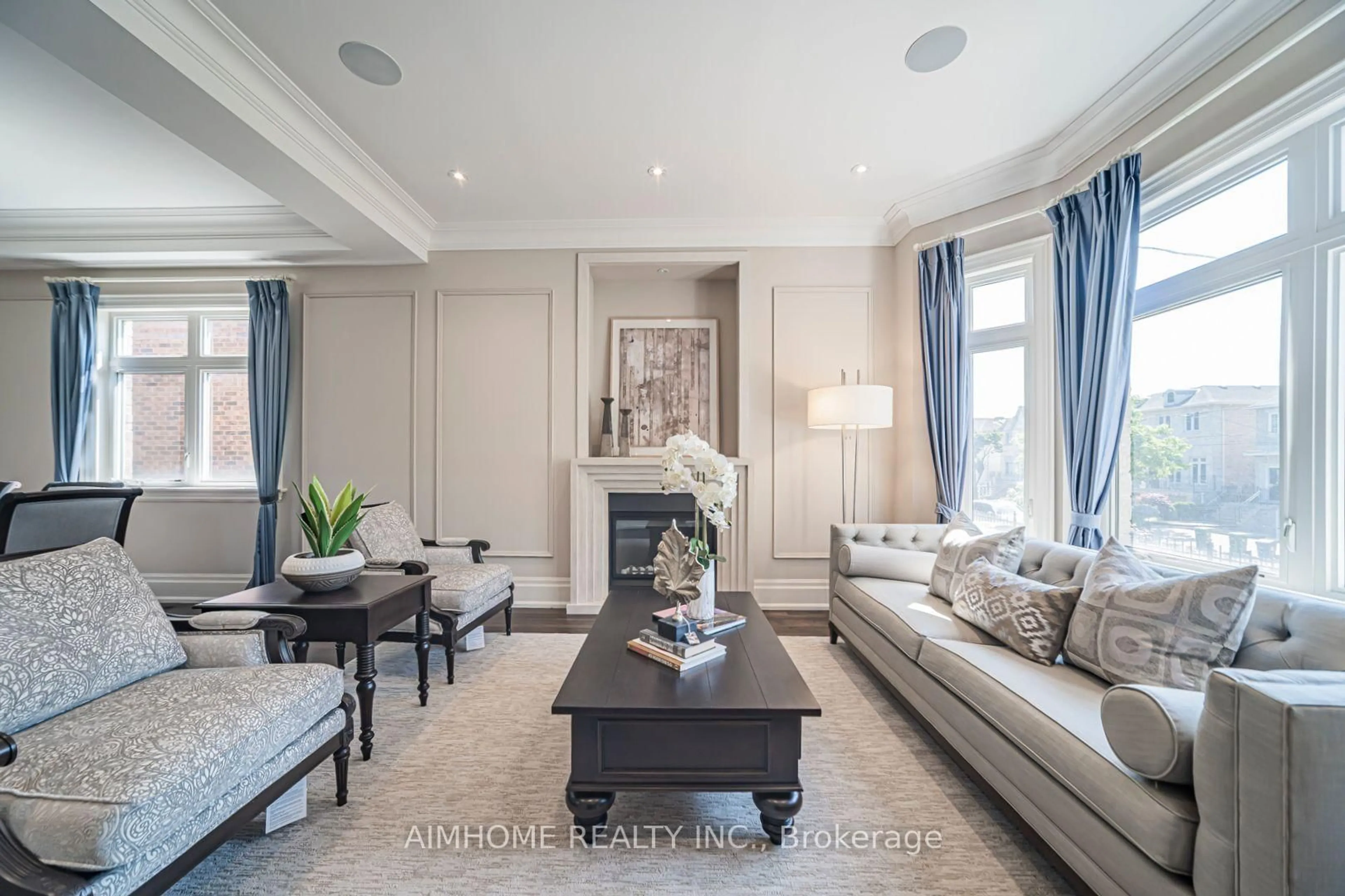 Living room with furniture, unknown for 212 Hollywood Ave, Toronto Ontario M2N 3K6