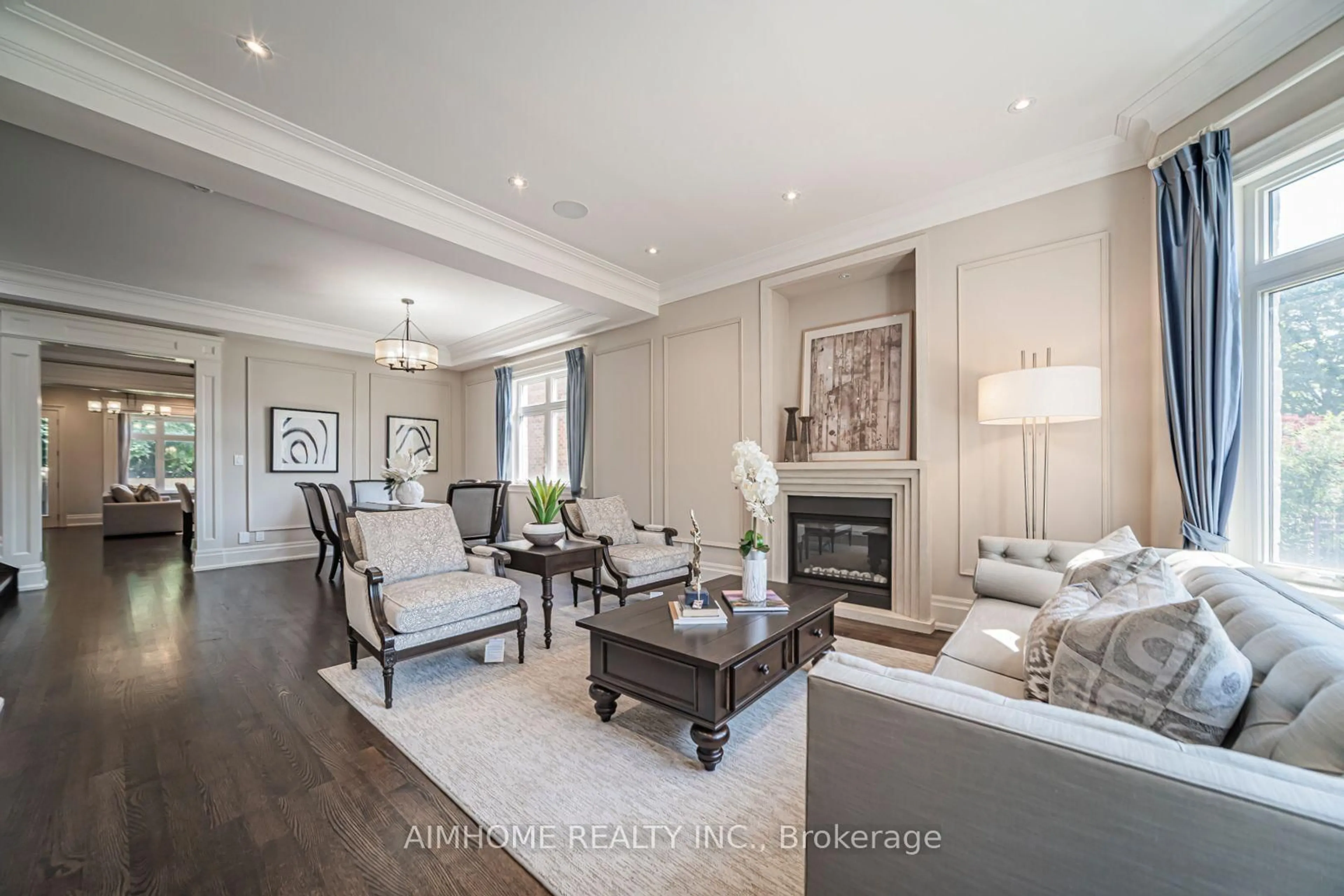 Living room with furniture, wood/laminate floor for 212 Hollywood Ave, Toronto Ontario M2N 3K6