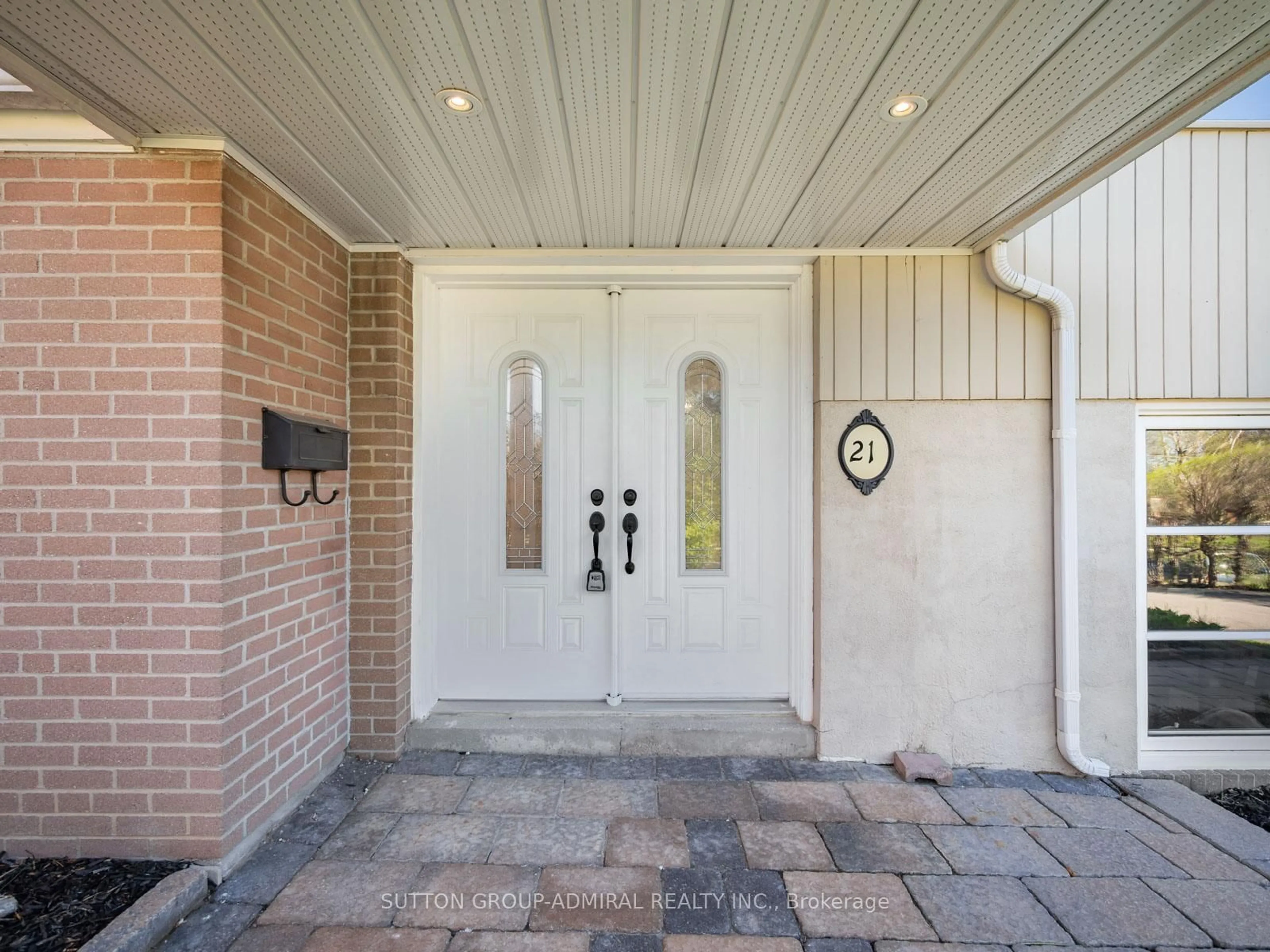 Indoor entryway for 21 Rialto Dr, Toronto Ontario M3A 2N7