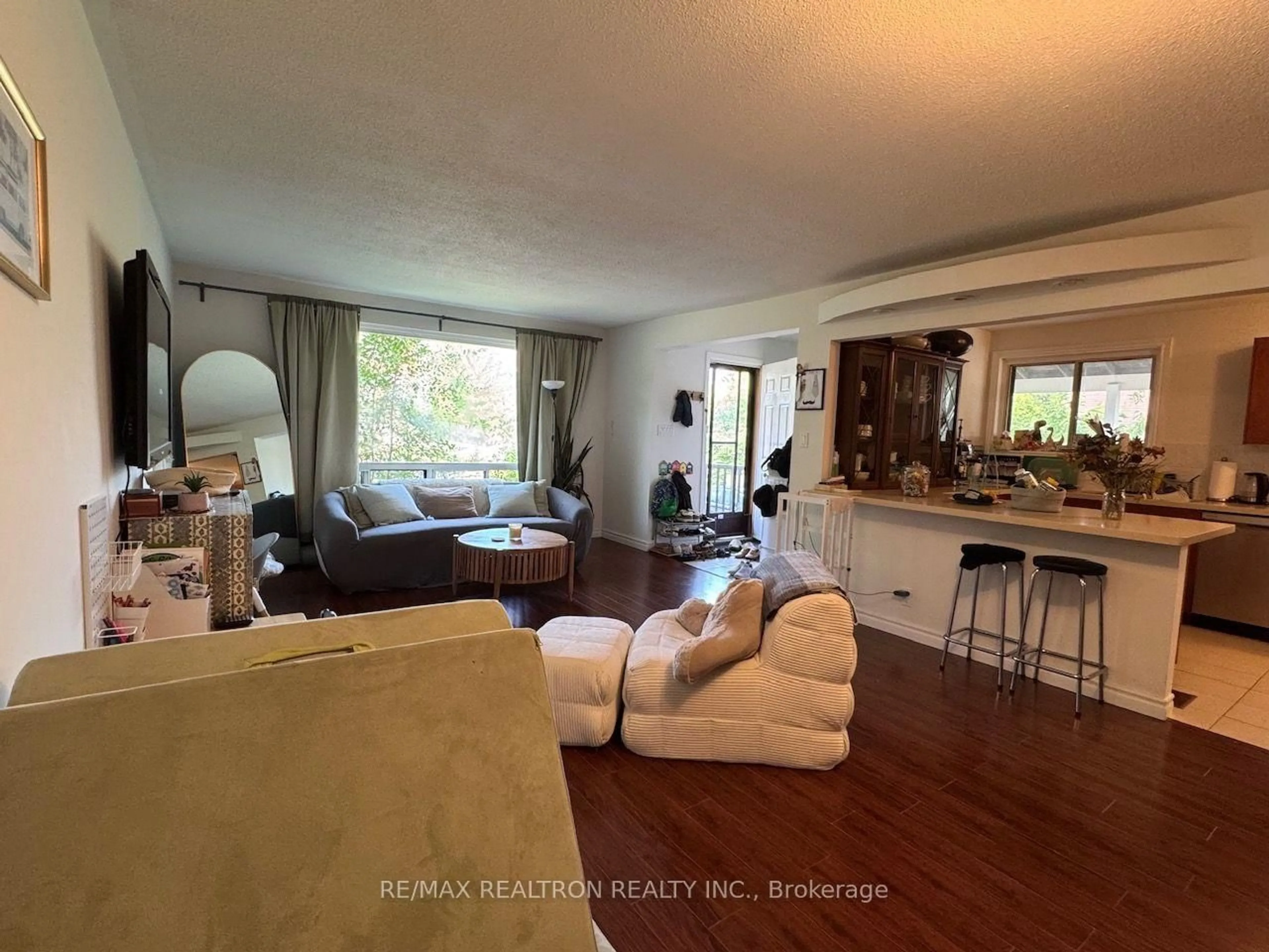 Living room with furniture, unknown for 22 Rochelle Cres, Toronto Ontario M2J 1Y4