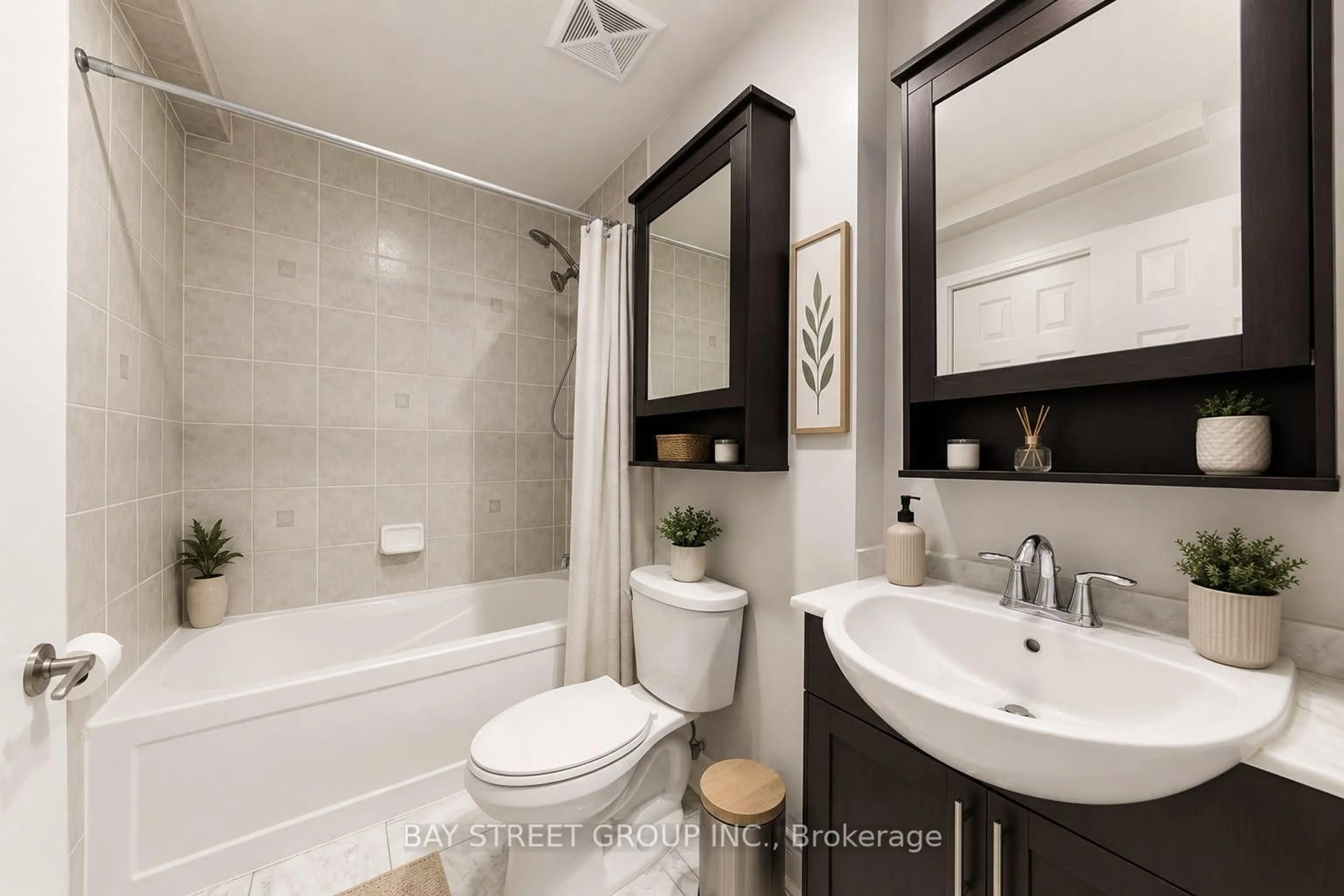 Standard bathroom, ceramic/tile floor for 31 Olive Ave #221, Toronto Ontario M2N 4N4
