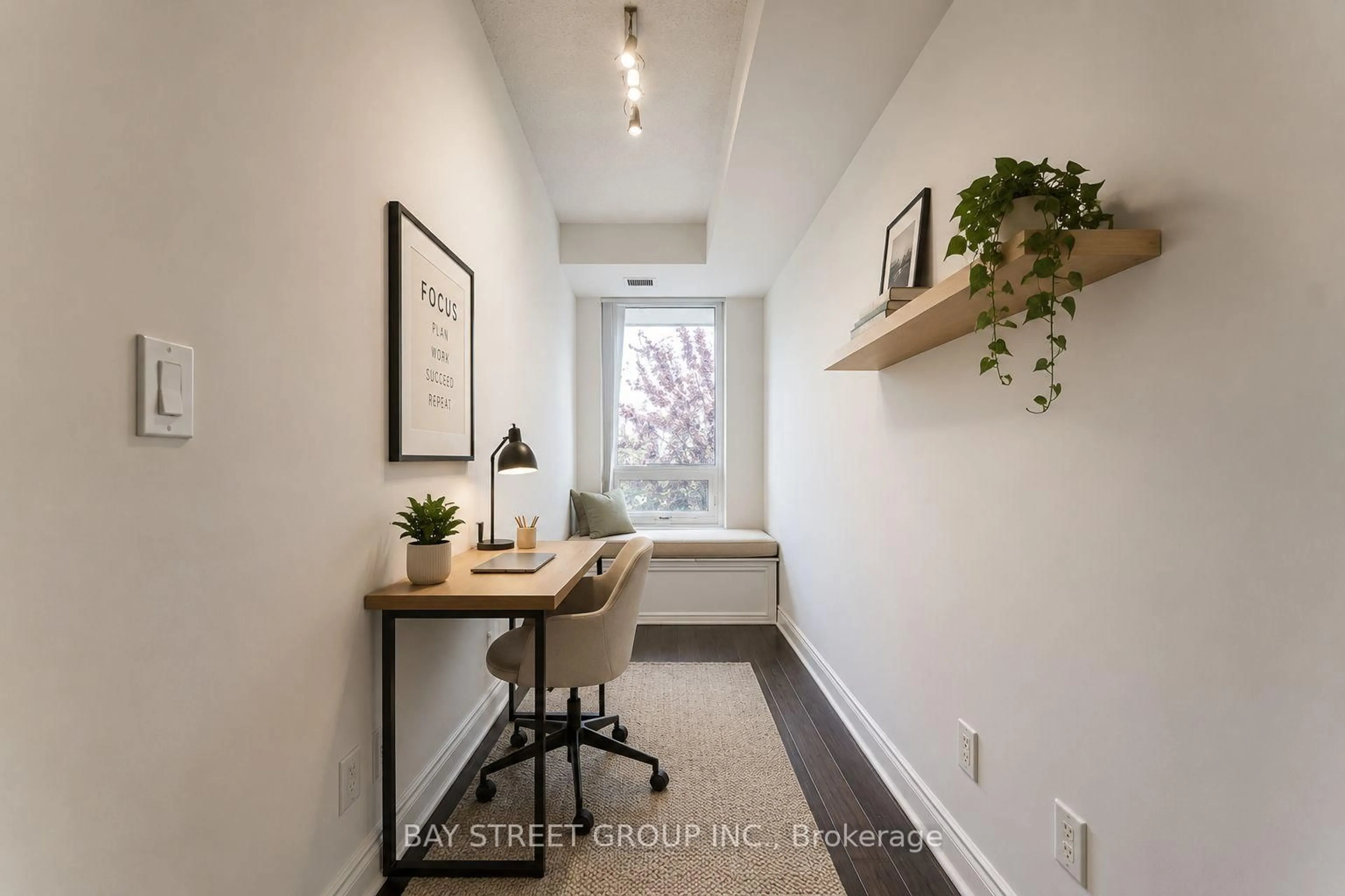 Indoor entryway for 31 Olive Ave #221, Toronto Ontario M2N 4N4