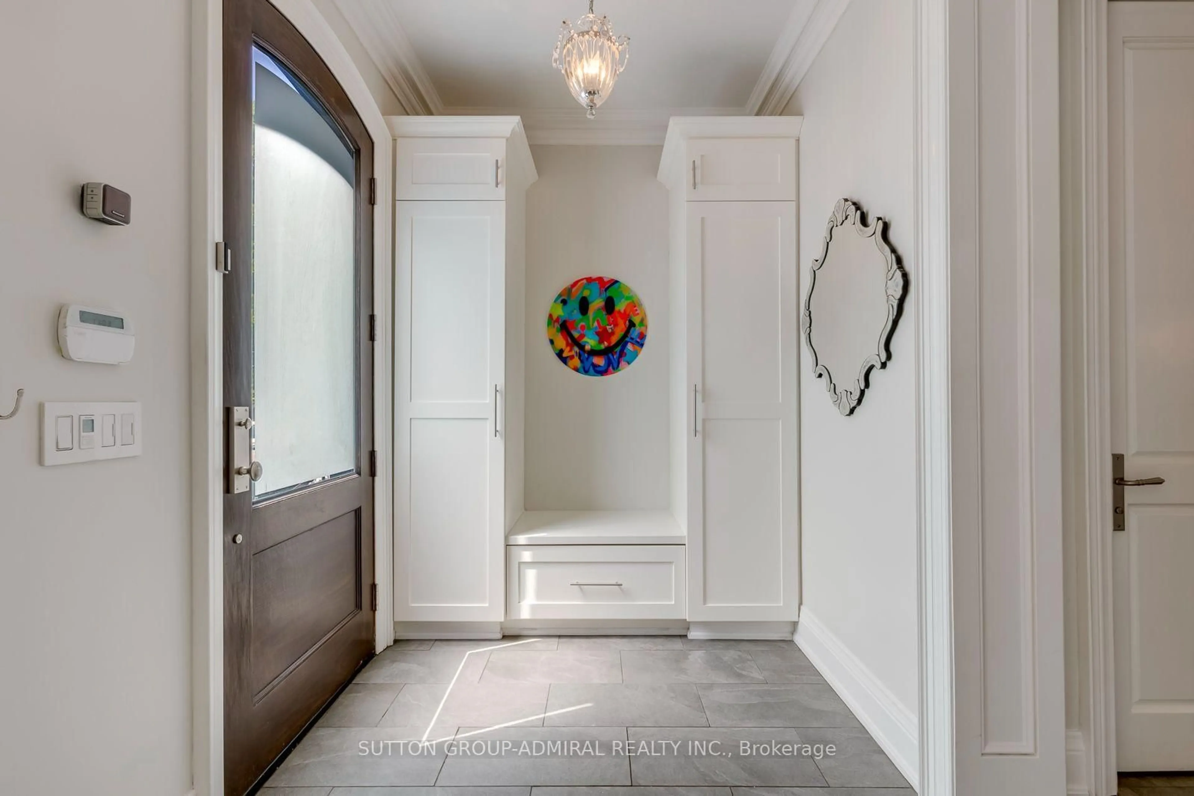 Indoor entryway for 220 Joicey Blvd, Toronto Ontario M5M 2V5