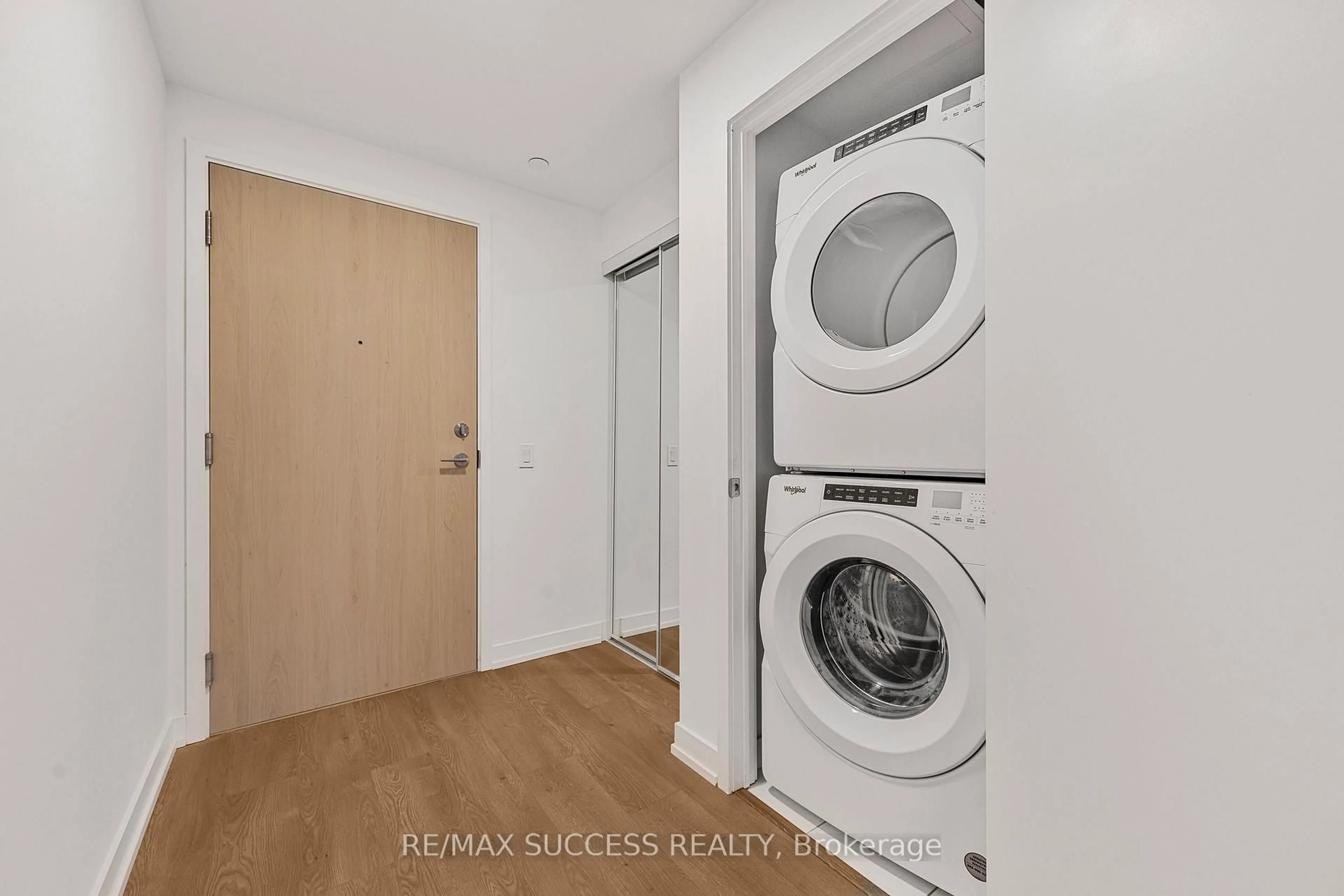 Laundry room for 181 Sheppard Ave #718, Toronto Ontario M2N 3A6