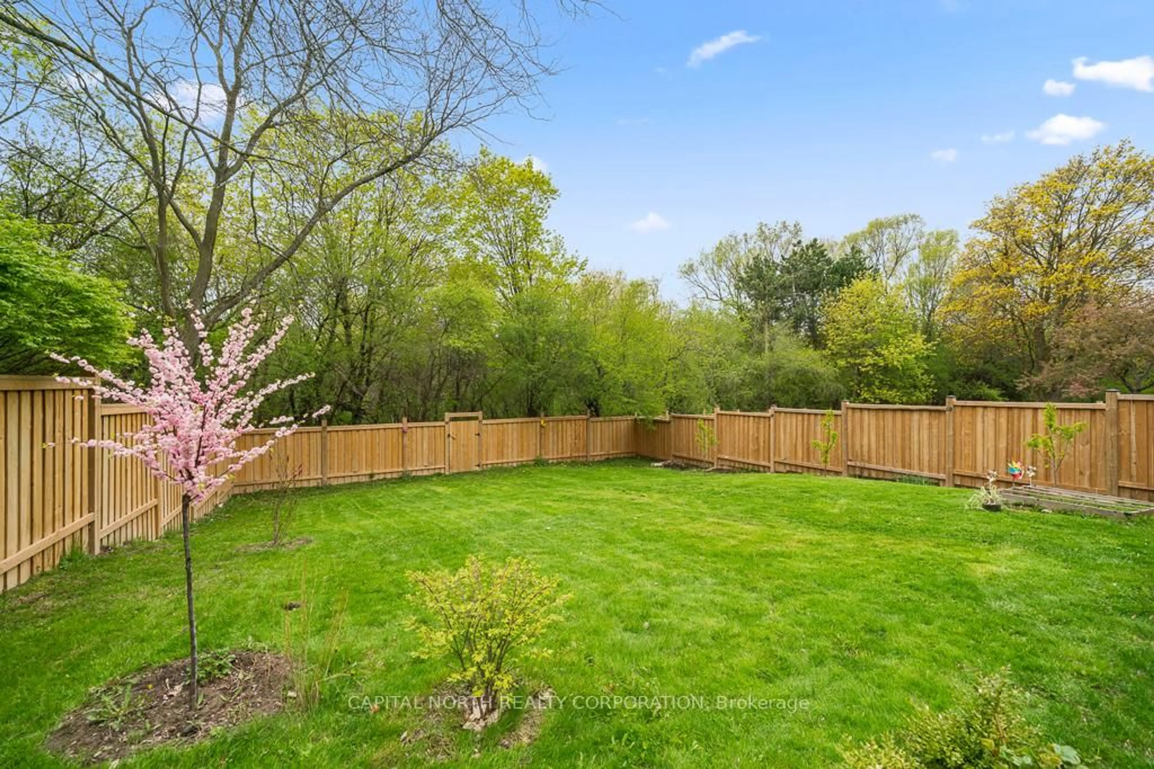Patio, forest/trees view for 105 Rockford Rd, Toronto Ontario M2R 3A9