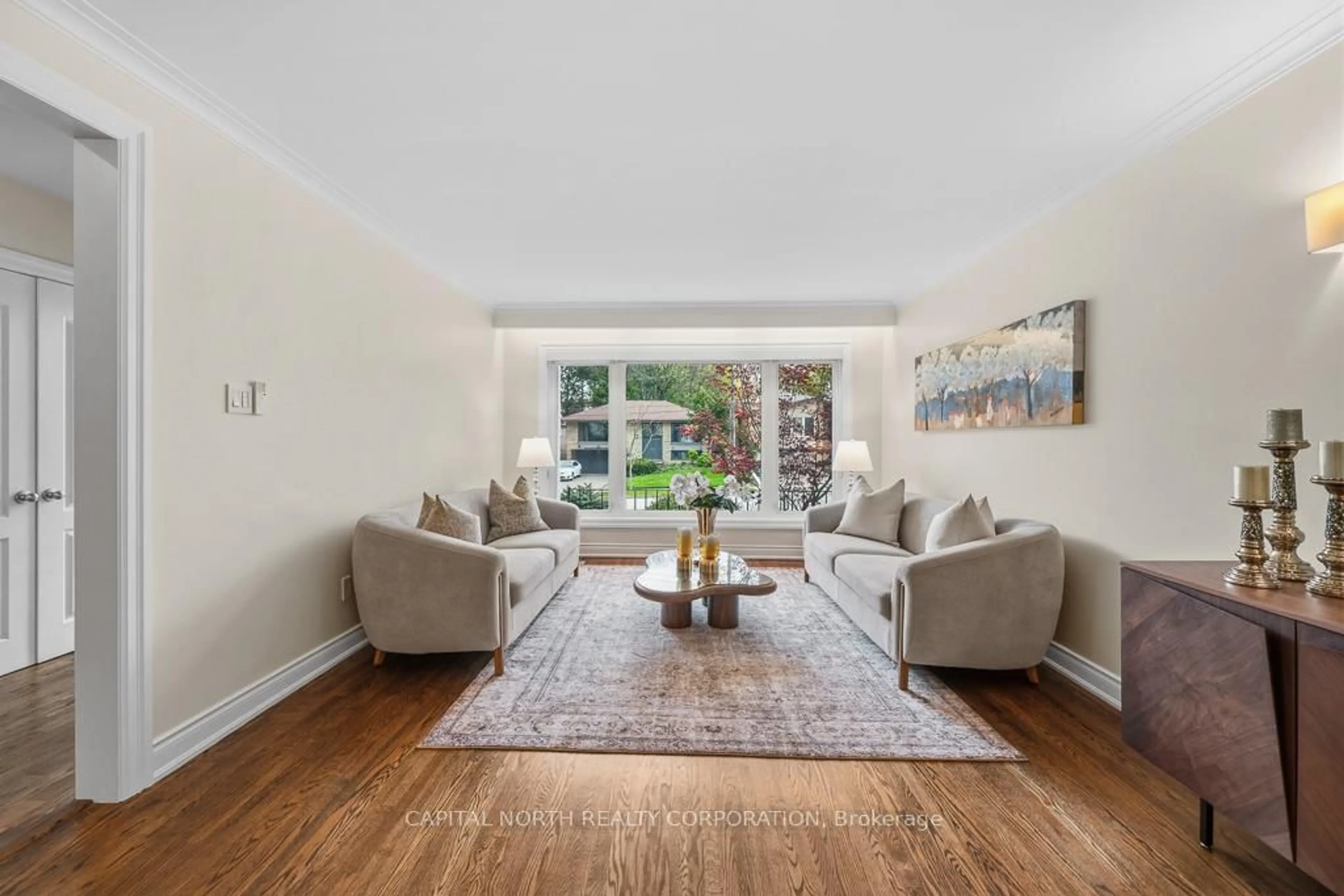 Living room with furniture, unknown for 105 Rockford Rd, Toronto Ontario M2R 3A9