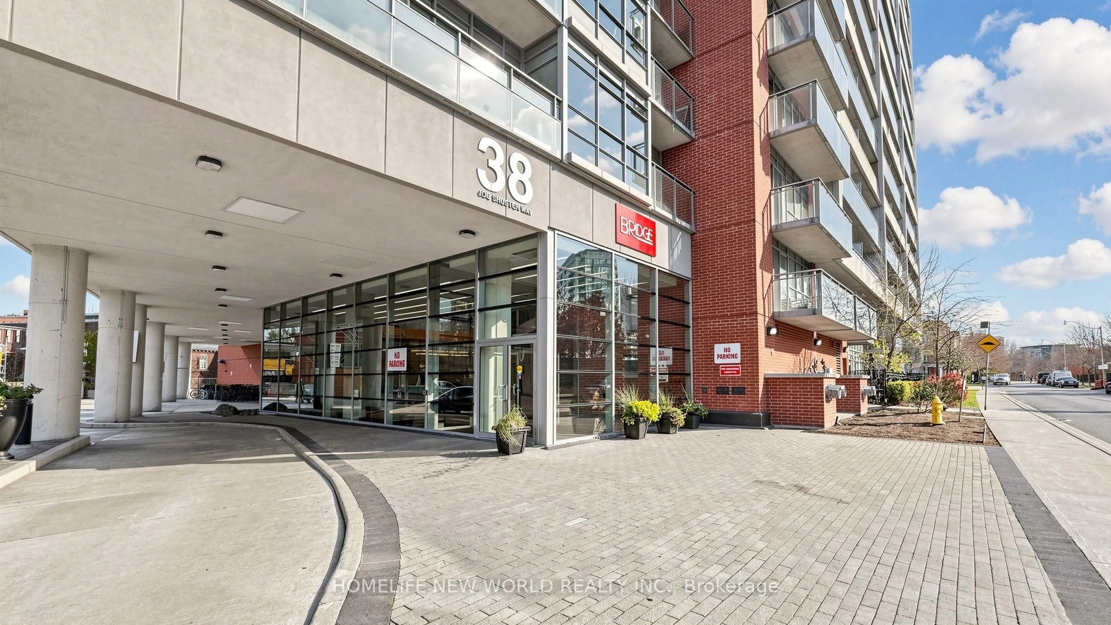 Indoor foyer for 38 Joe Shuster Way #425, Toronto Ontario M6K 0A4