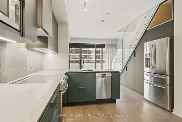 57 St Joseph St #1811, Toronto 4