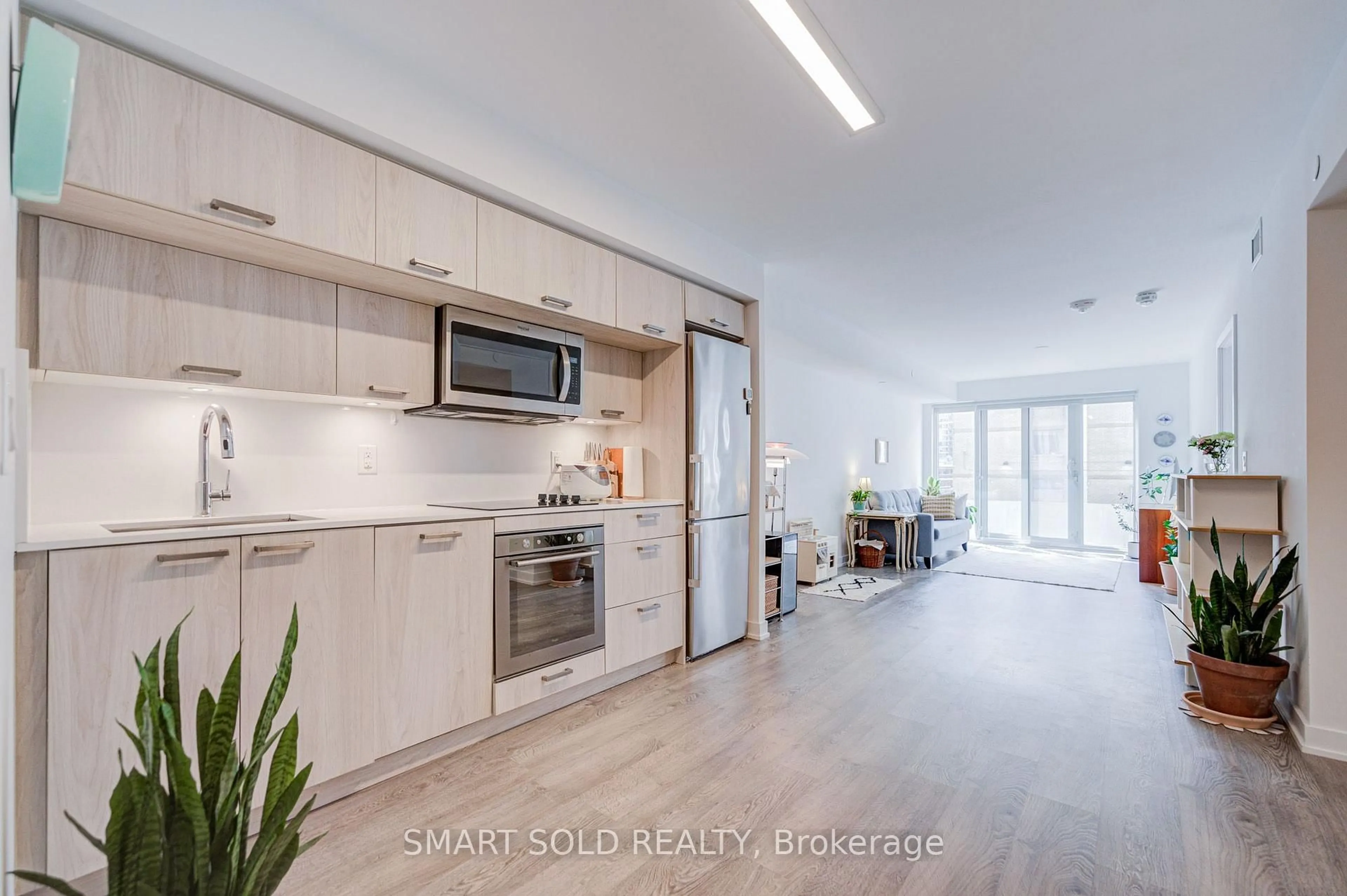 Open concept kitchen, unknown for 50 Mccaul St #813, Toronto Ontario M5T 1V9