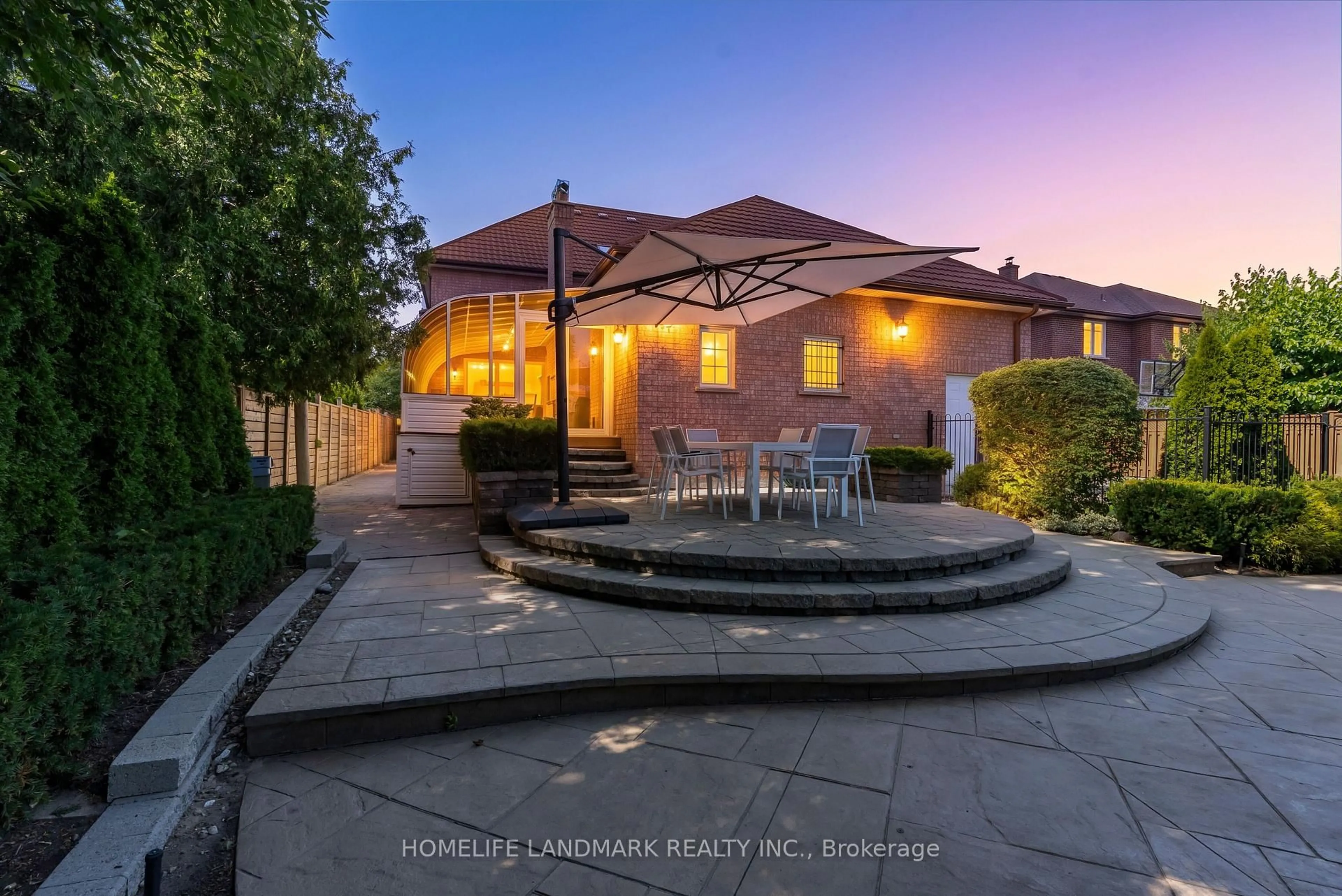 A pic from outside/outdoor area/front of a property/back of a property/a pic from drone, street for 193 Codsell Ave, Toronto Ontario M3H 3W5