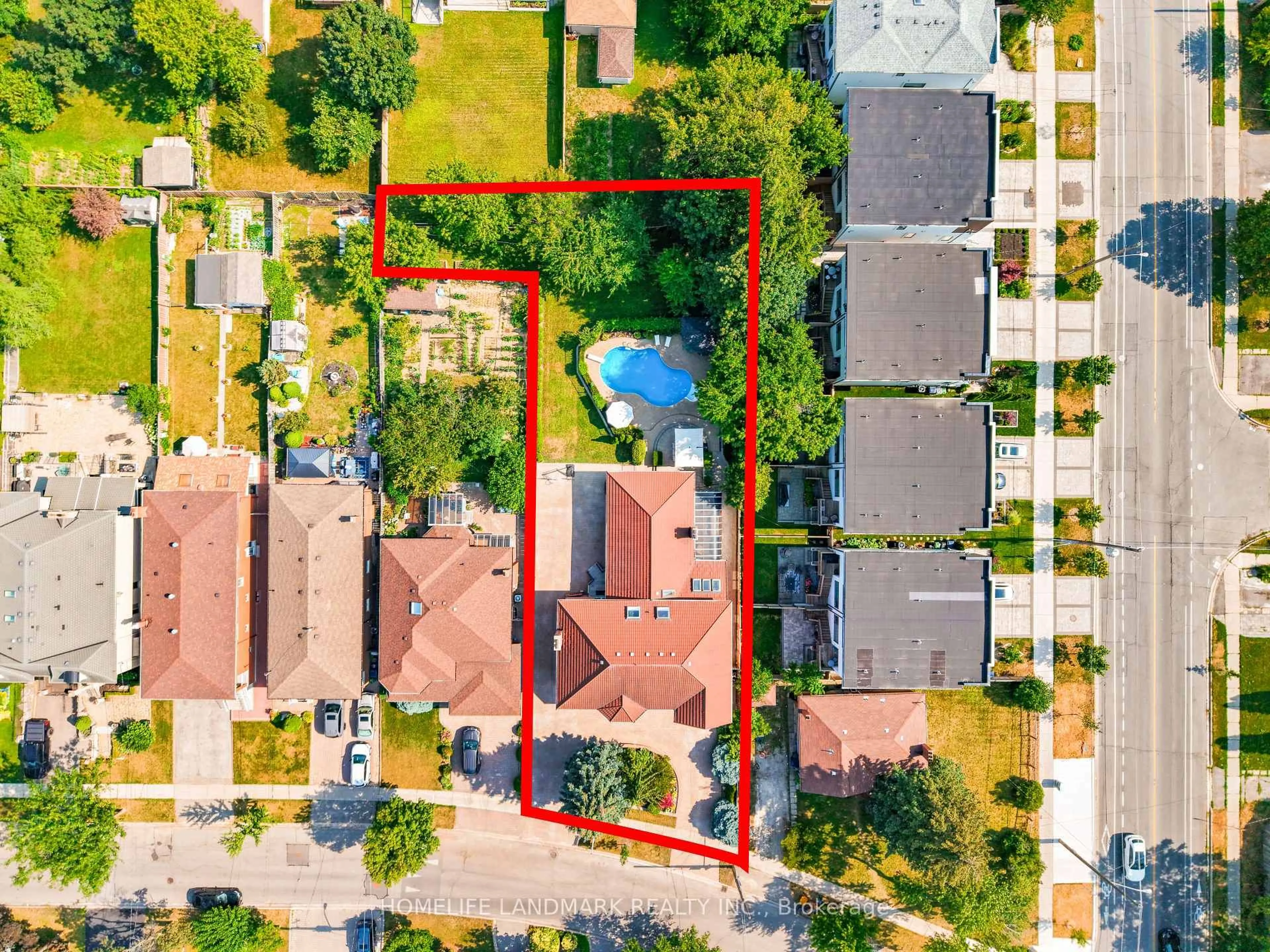 A pic from outside/outdoor area/front of a property/back of a property/a pic from drone, street for 193 Codsell Ave, Toronto Ontario M3H 3W5