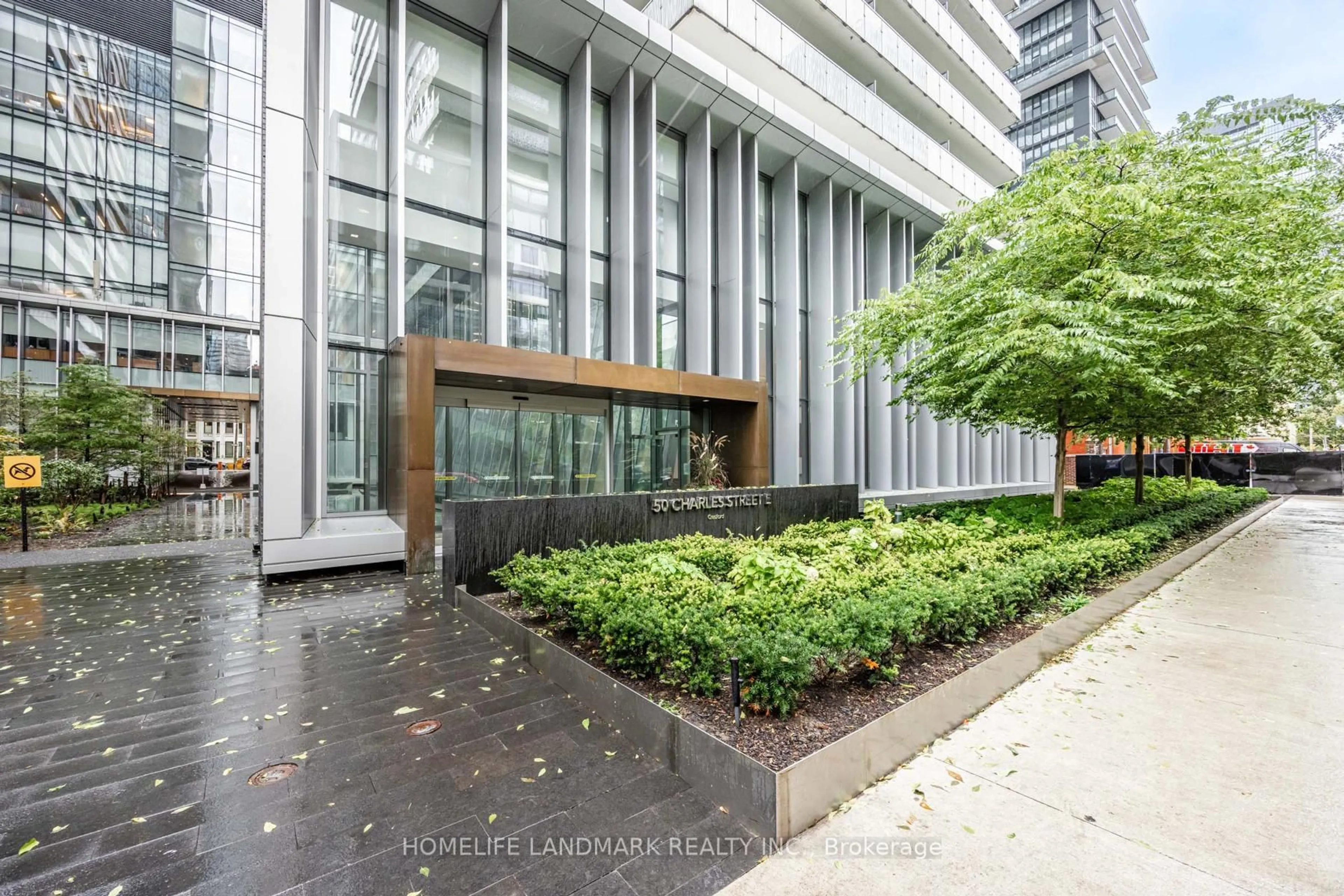 Indoor foyer for 50 Charles St #2305, Toronto Ontario M4Y 0C3