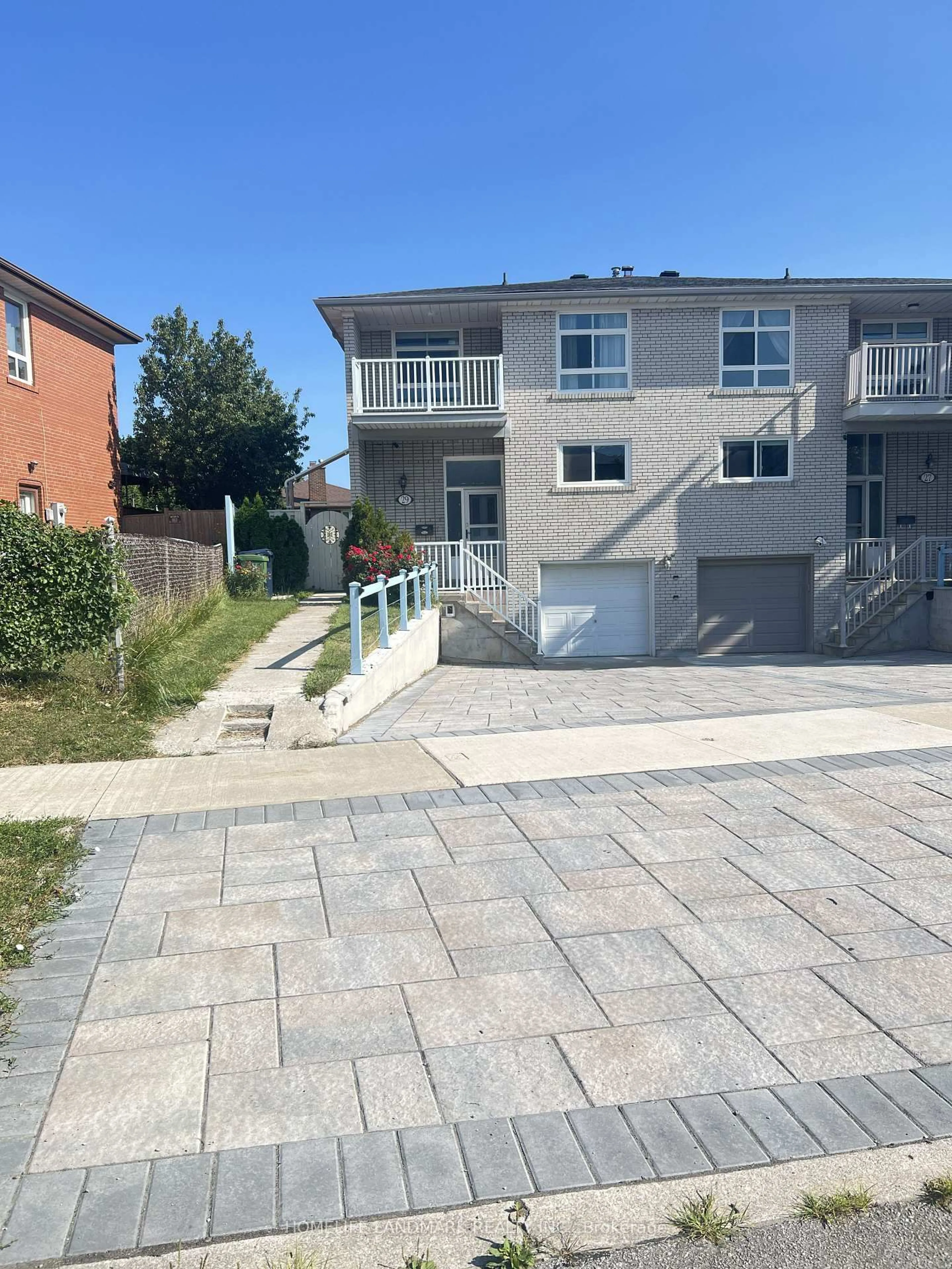 A pic from outside/outdoor area/front of a property/back of a property/a pic from drone, street for 29 Tillplain Rd, Toronto Ontario M3H 5R1