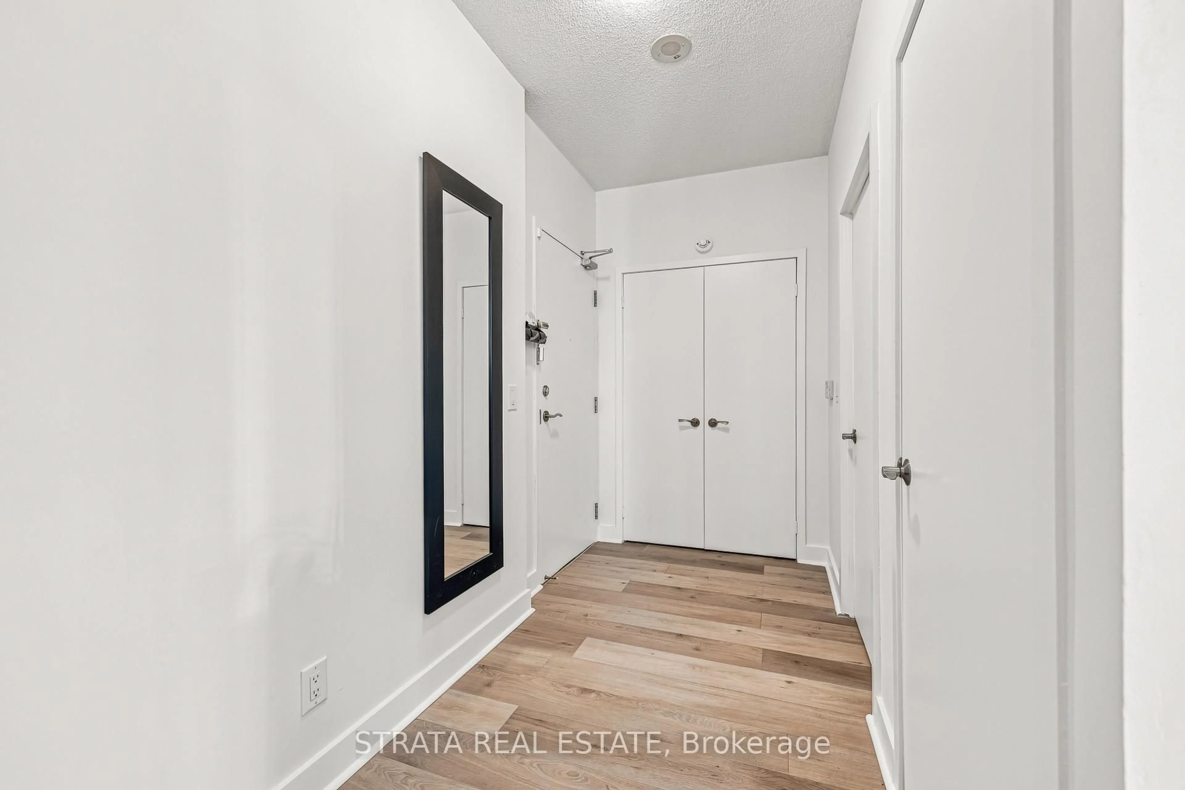 Indoor entryway for 320 Richmond St #615, Toronto Ontario M5A 1P9