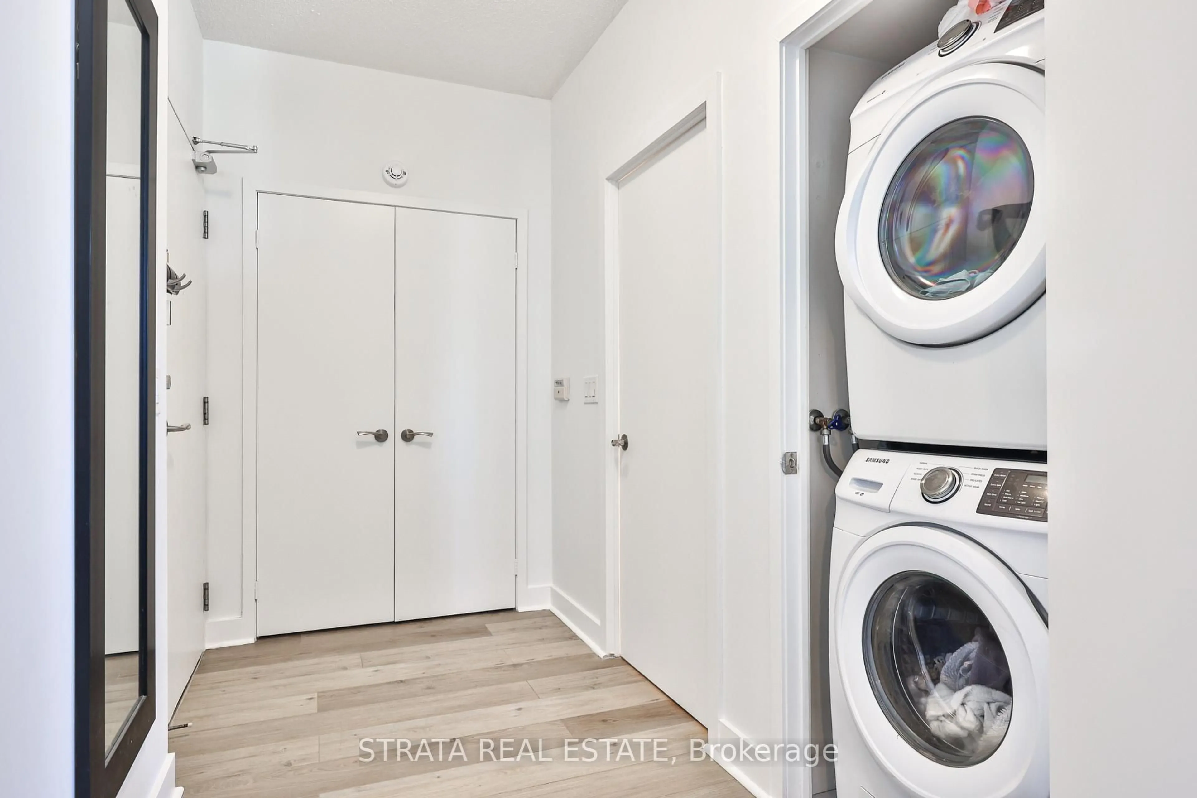 Laundry room for 320 Richmond St #615, Toronto Ontario M5A 1P9