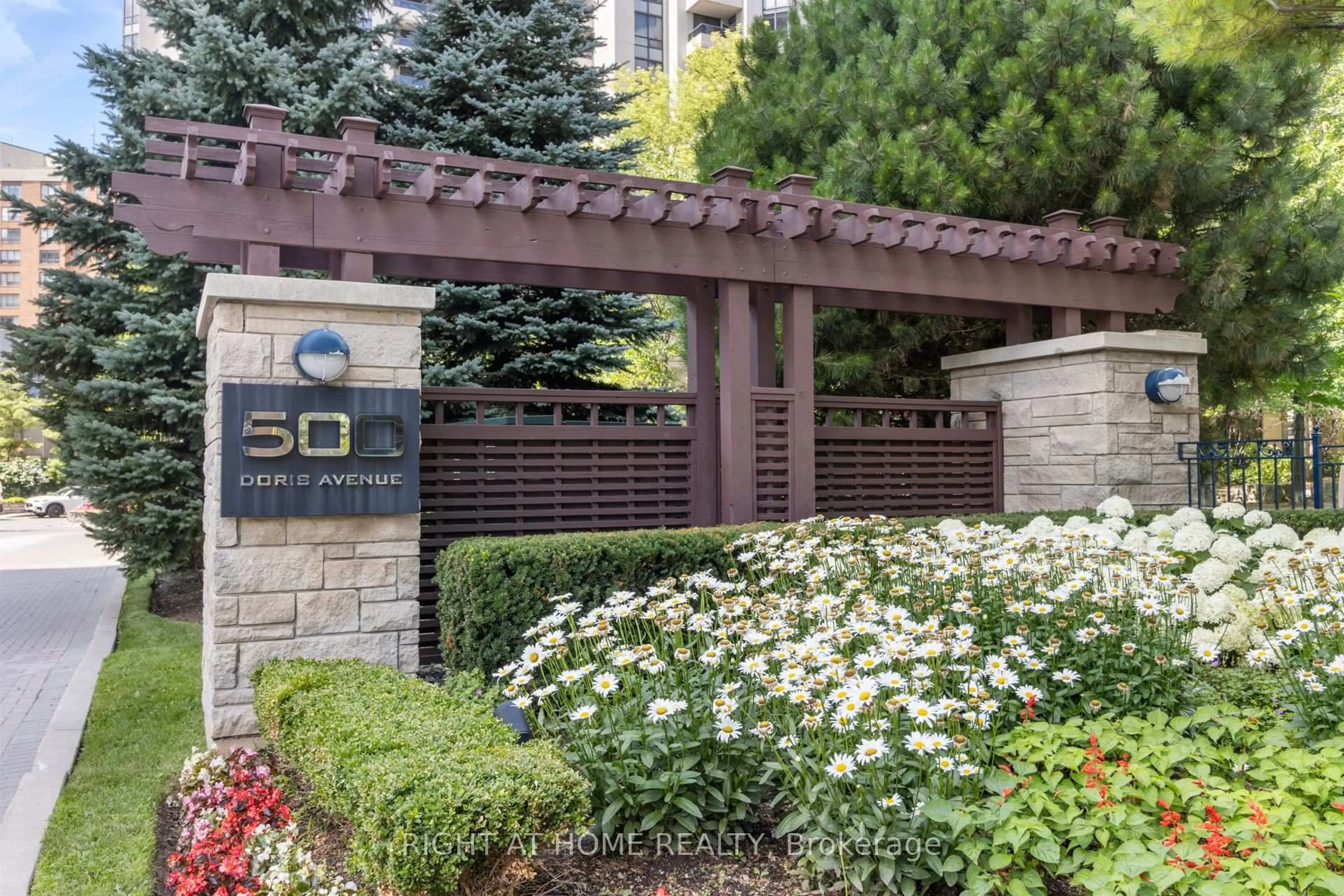 Unknown for 500 Doris Ave #TH1, Toronto Ontario M2N 0C1