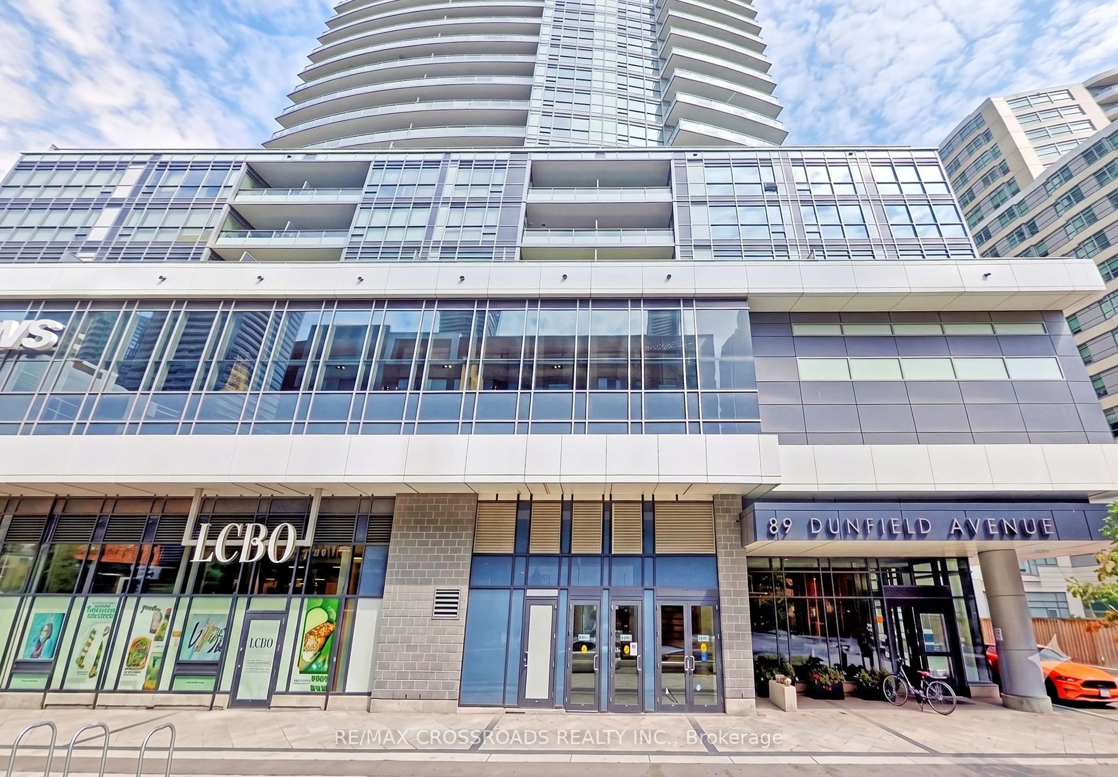 Indoor foyer for 89 Dunfield Ave #2202, Toronto Ontario M4S 0A4