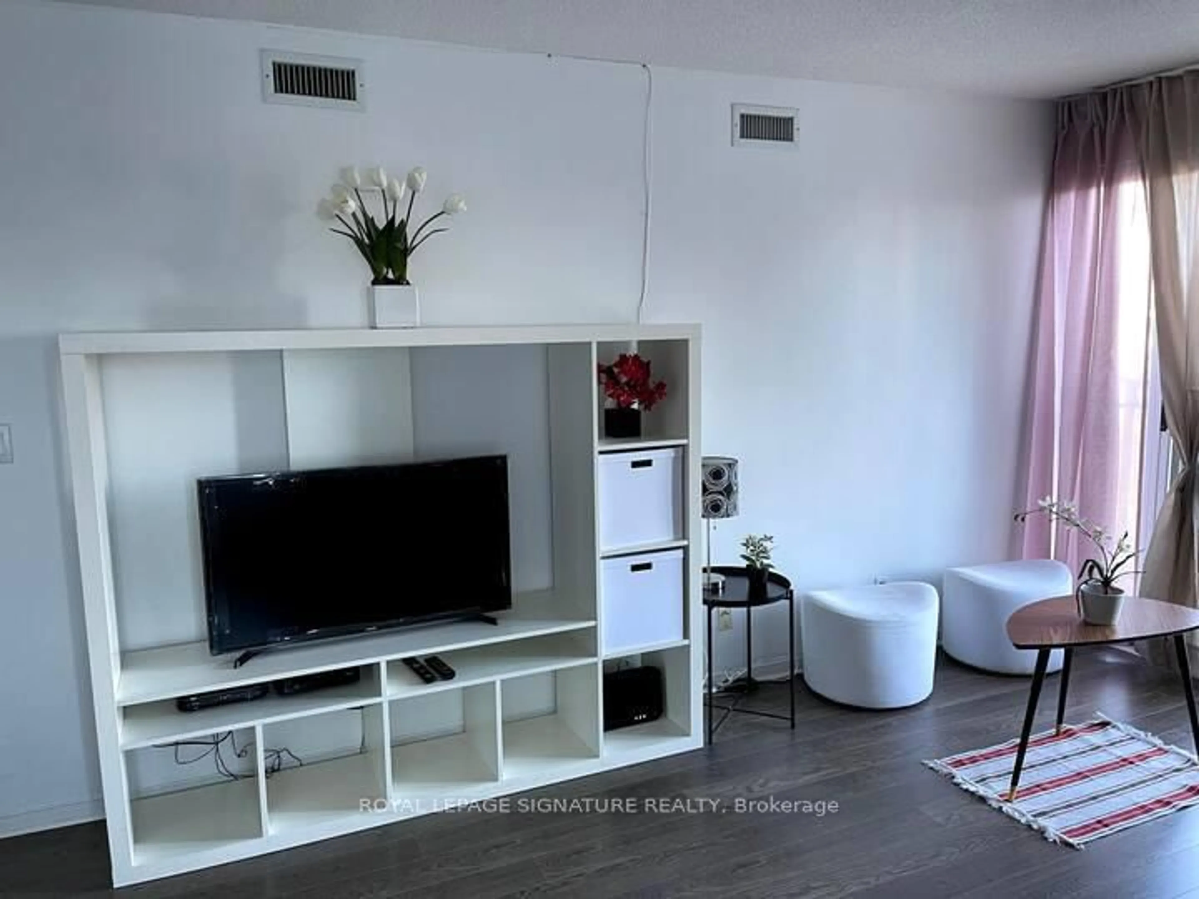 Living room with furniture, unknown for 38 Hollywood Ave #317, Toronto Ontario M2N 6R6