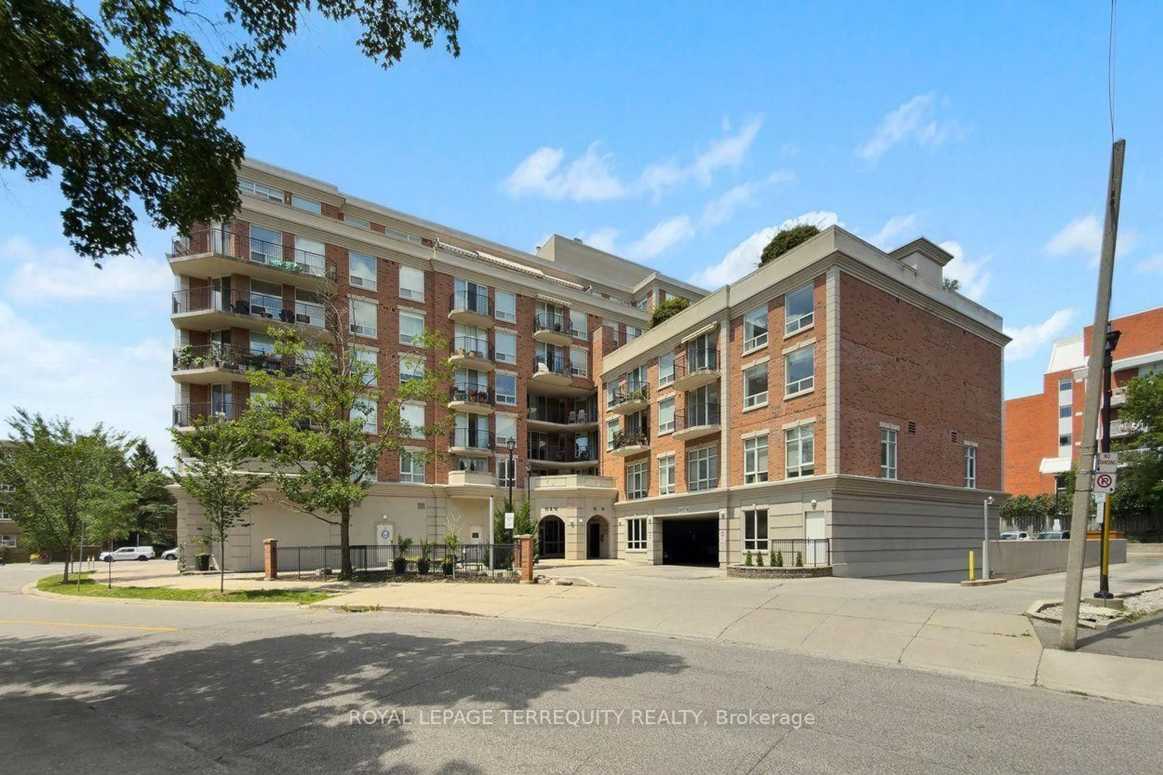 Unknown for 18 Wanless Ave #315, Toronto Ontario M4N 3R9