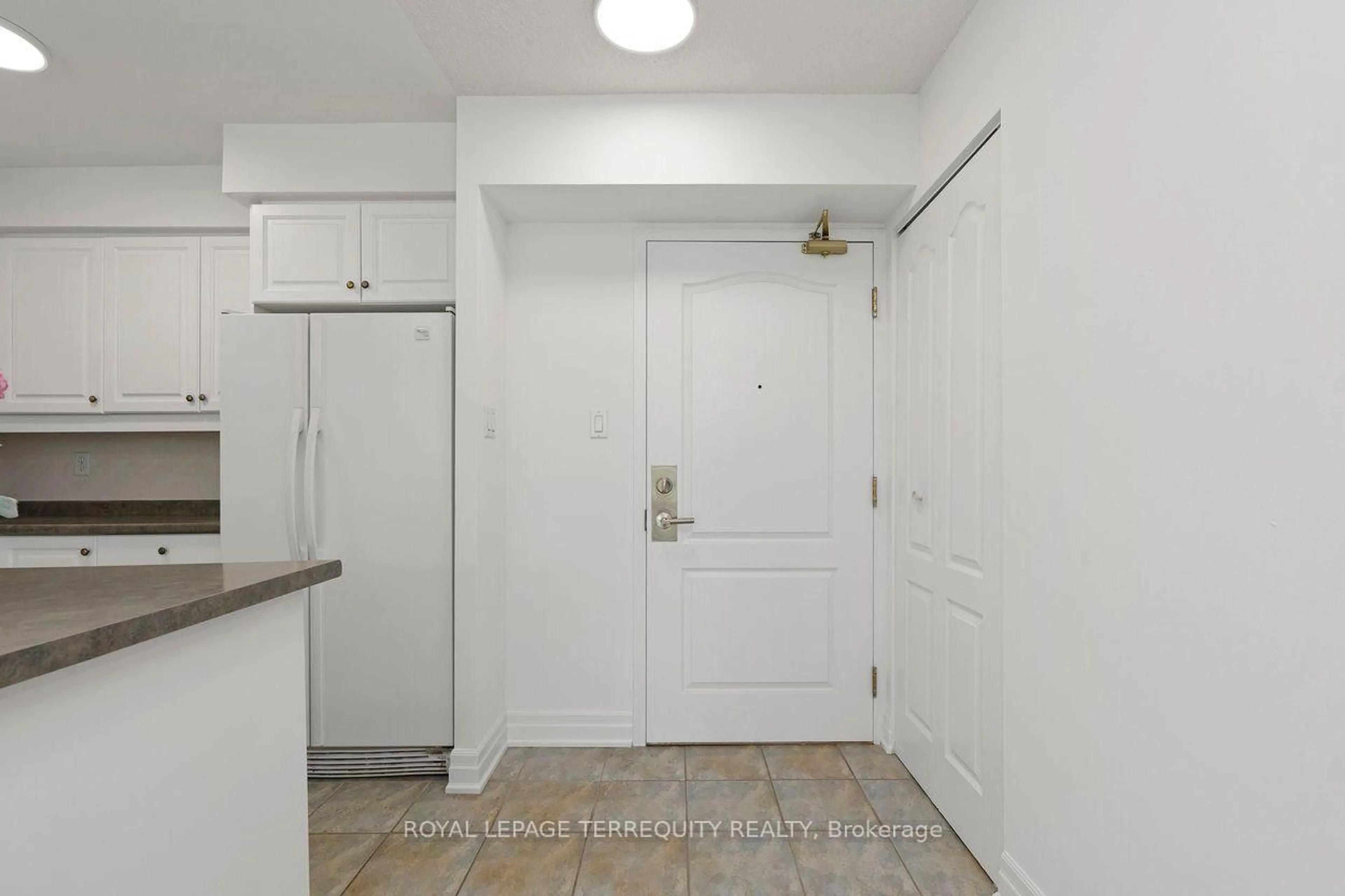 Unknown for 18 Wanless Ave #315, Toronto Ontario M4N 3R9