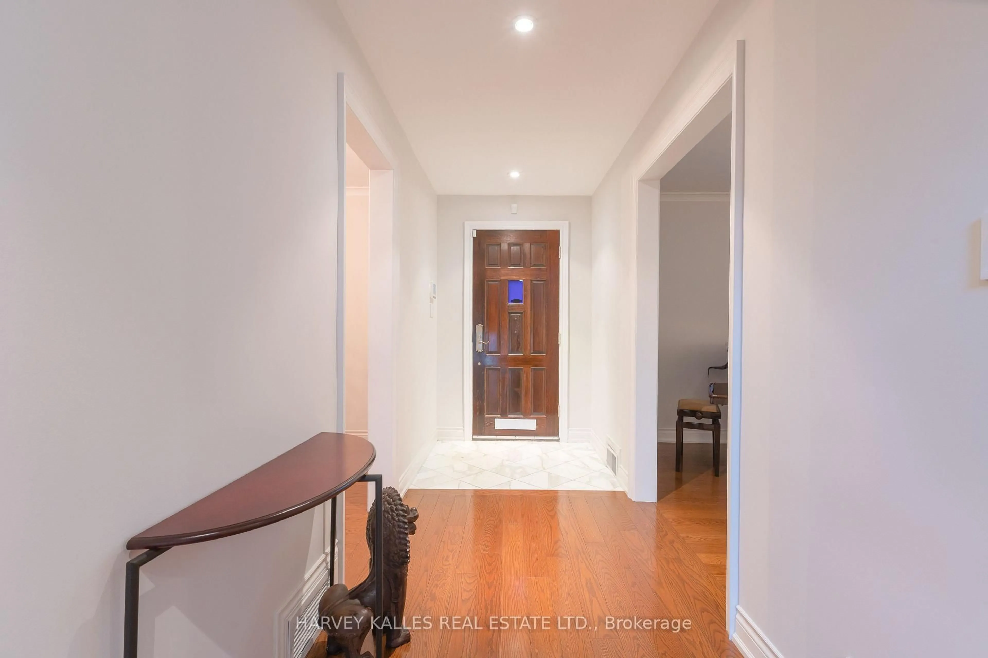 Indoor foyer for 536 Blythwood Rd, Toronto Ontario M4N 1B3