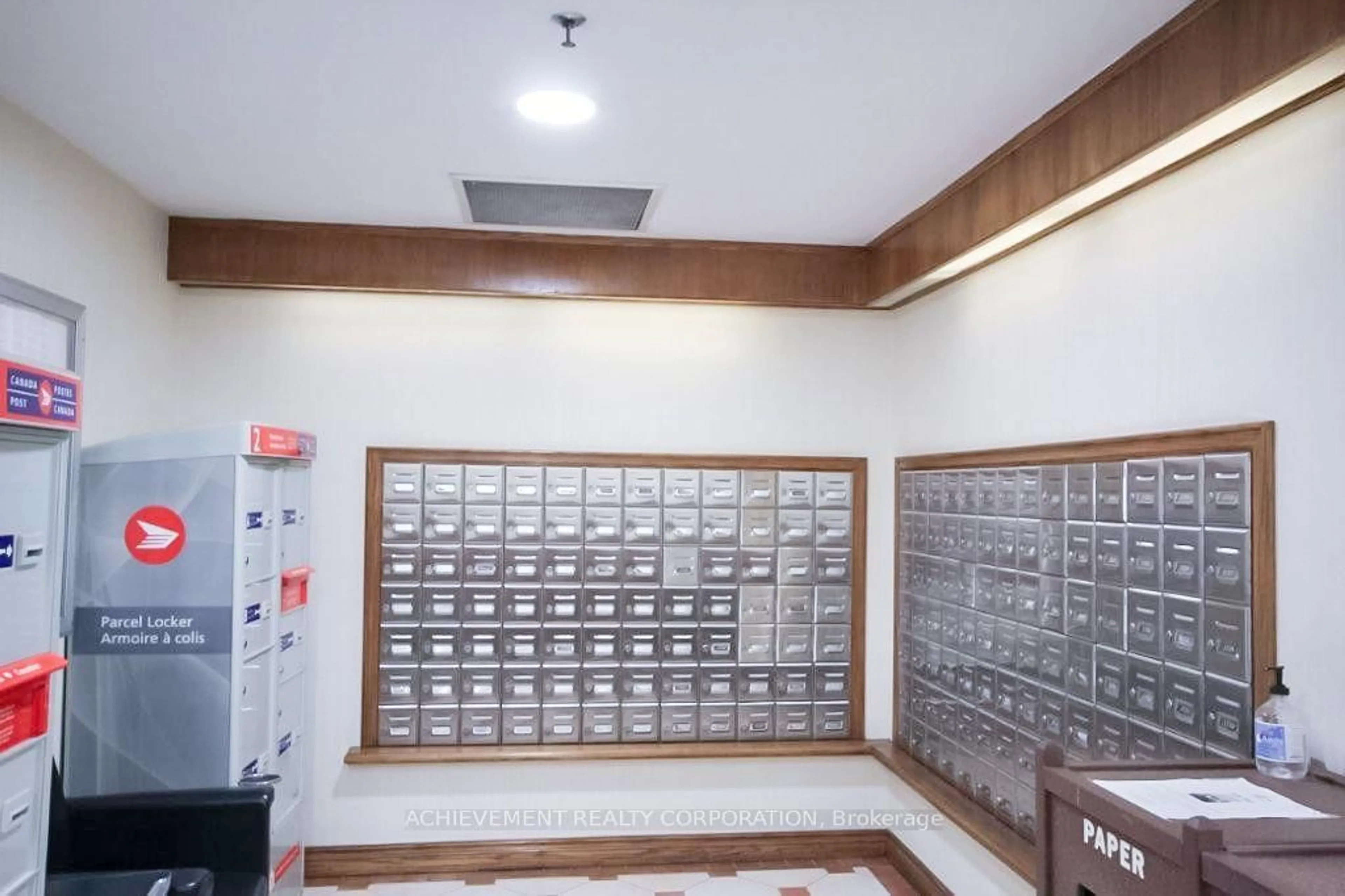 Indoor foyer for 18 Sommerset Way #1016, Toronto Ontario M2N 6X5