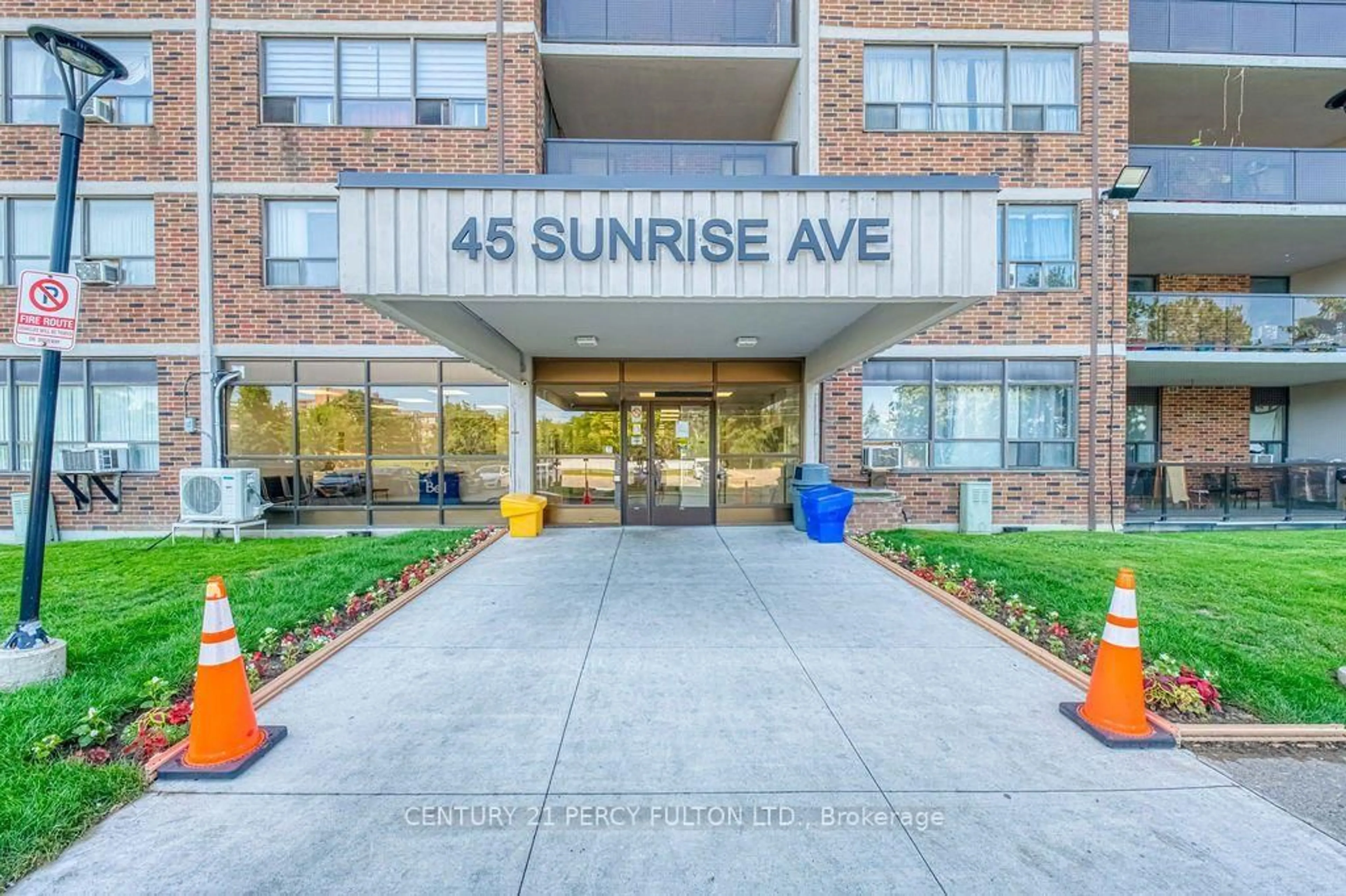Indoor foyer for 45 Sunrise Ave #1404, Toronto Ontario M4A 2S3