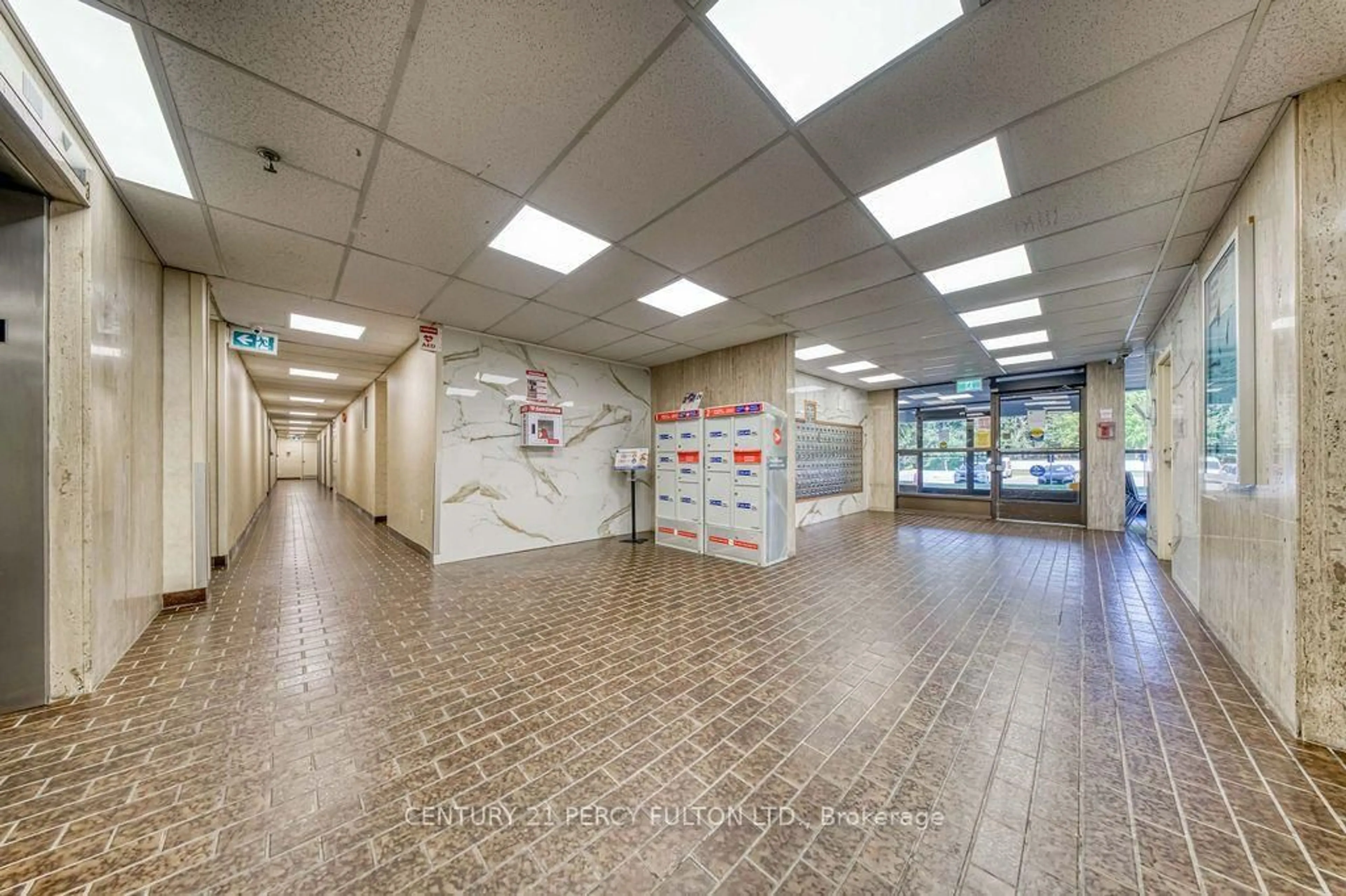 Indoor foyer for 45 Sunrise Ave #1404, Toronto Ontario M4A 2S3