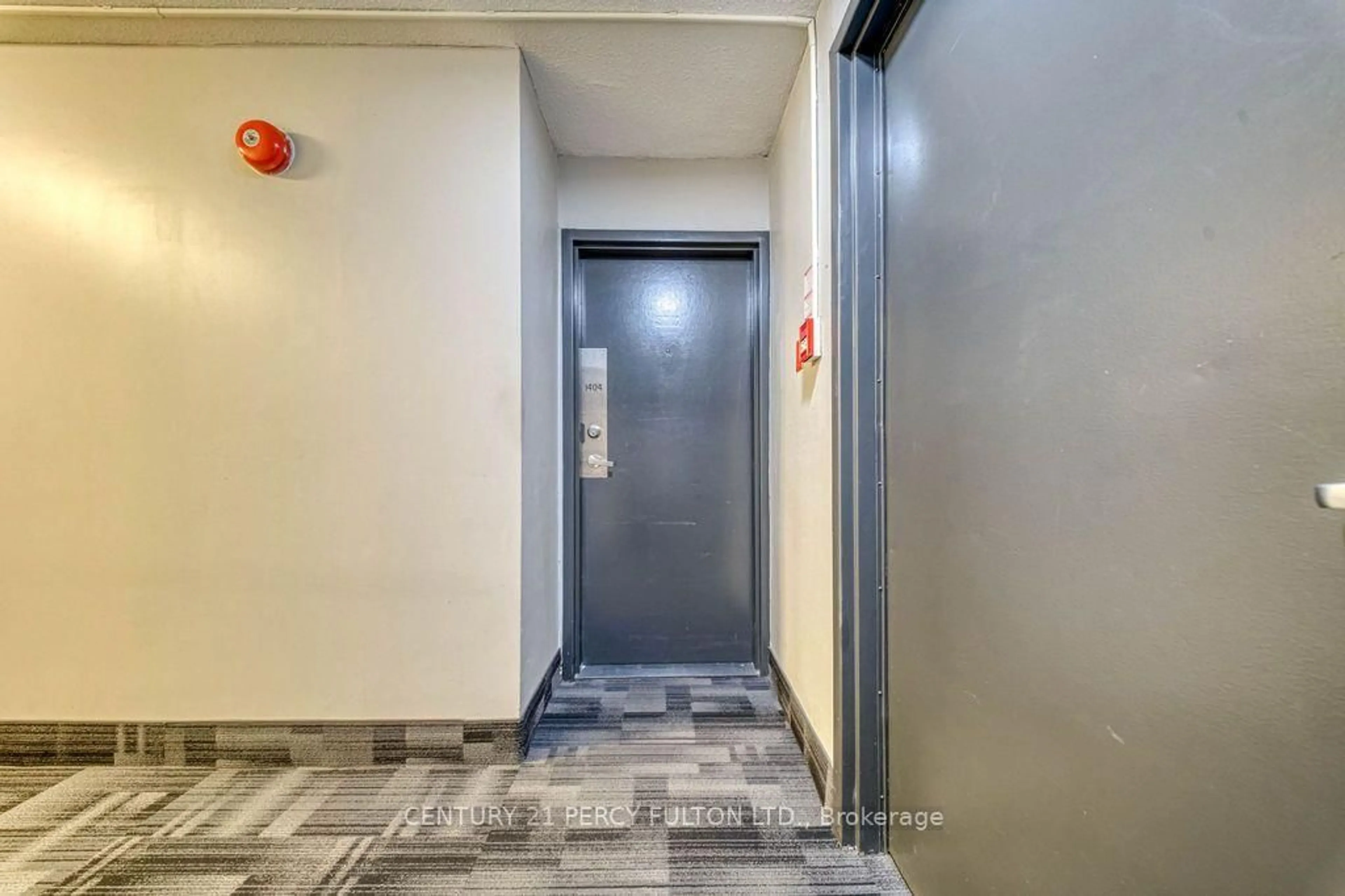 Indoor foyer for 45 Sunrise Ave #1404, Toronto Ontario M4A 2S3