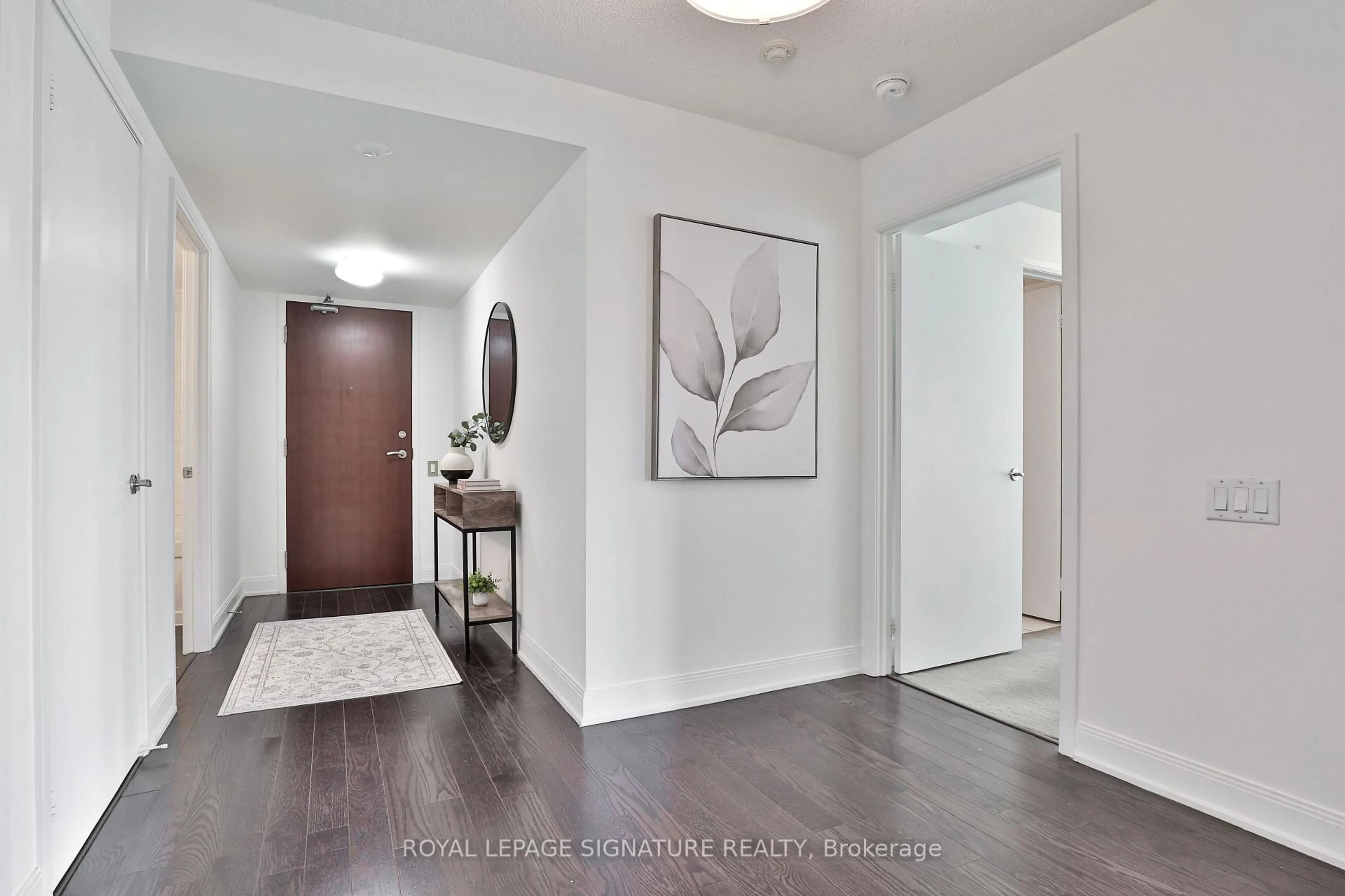 Indoor entryway for 2181 Yonge St #902, Toronto Ontario M4S 3H7