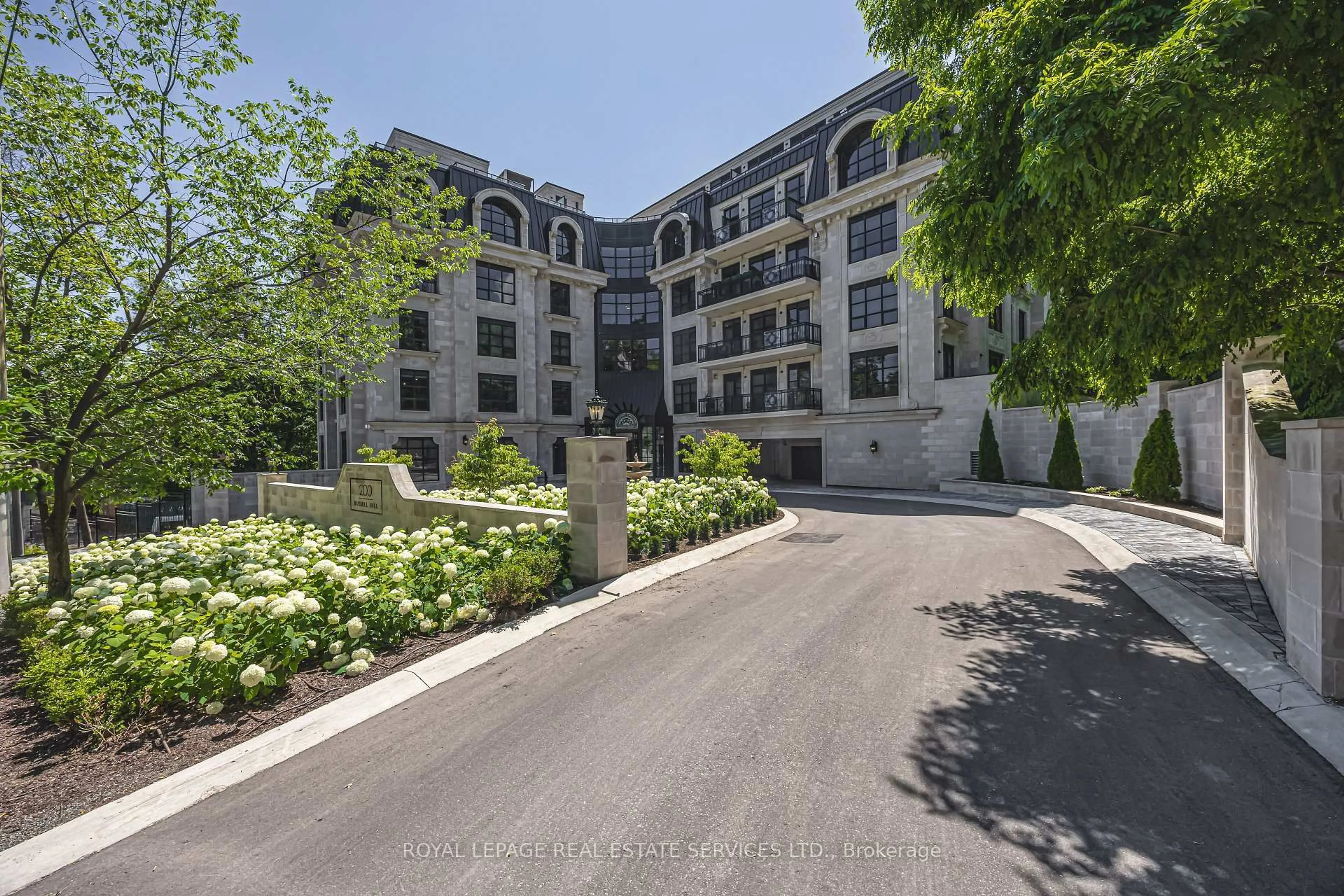 Patio, street for 200 Russell Hill Rd #203, Toronto Ontario M4V 2T2
