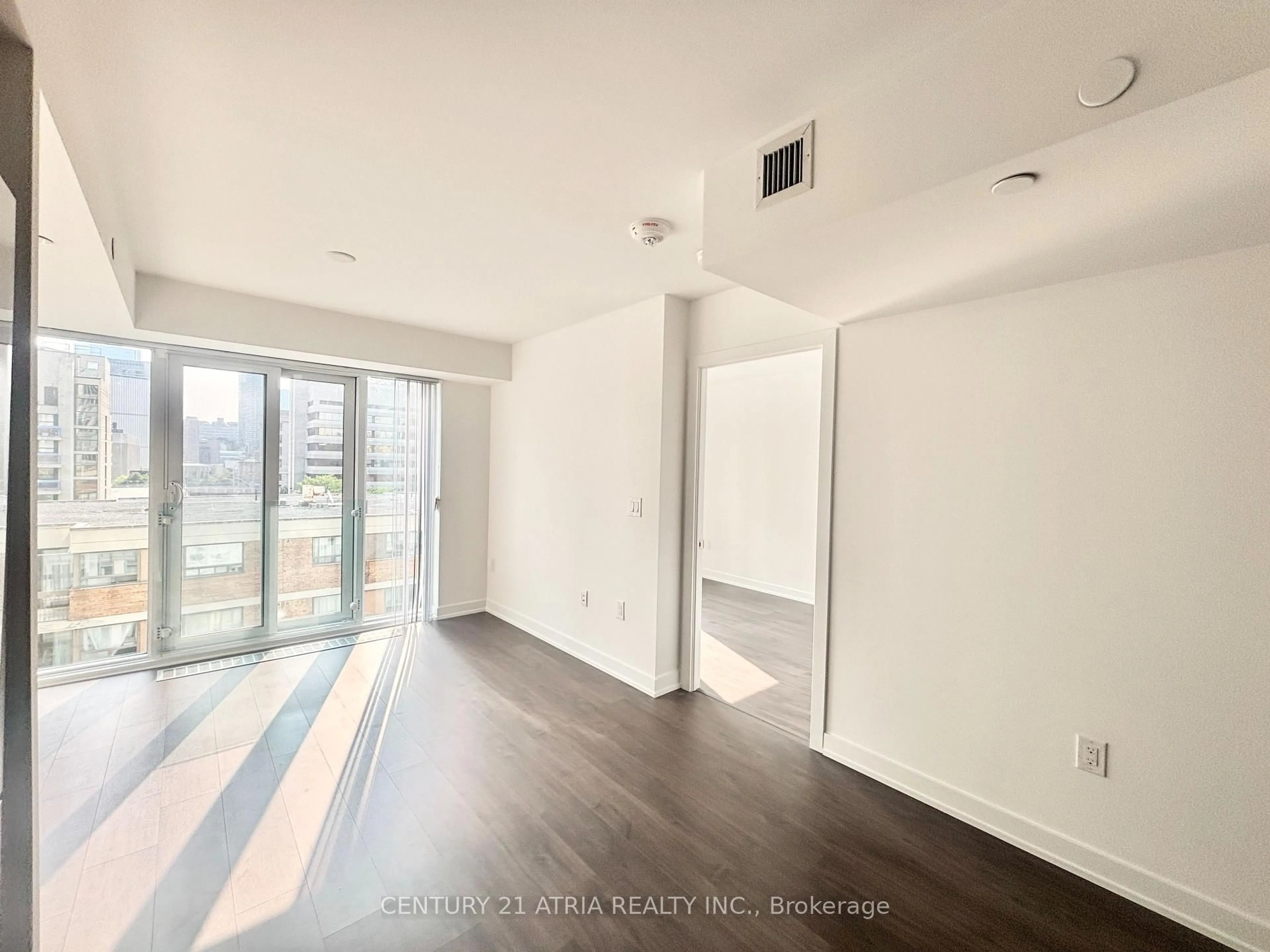 A pic of a room for 50 McCaul St St #811, Toronto Ontario M5T 1V9