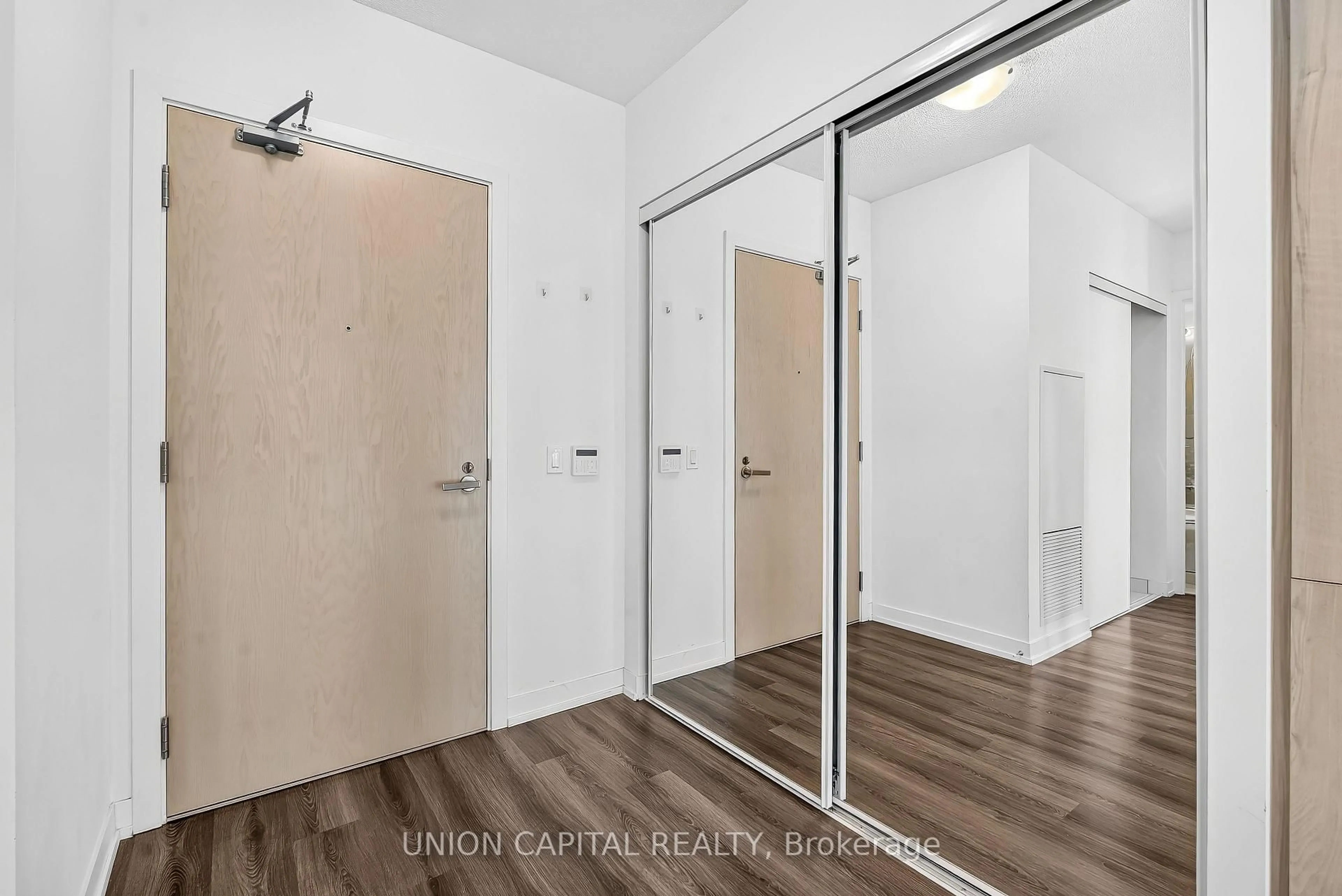 Unknown for 138 Downes St #909, Toronto Ontario M5E 0E4